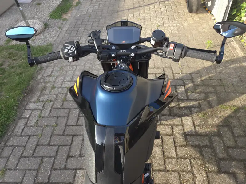 KTM 890 Duke R - foto 8