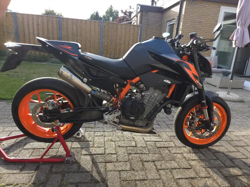 KTM 890 Duke R - foto 6