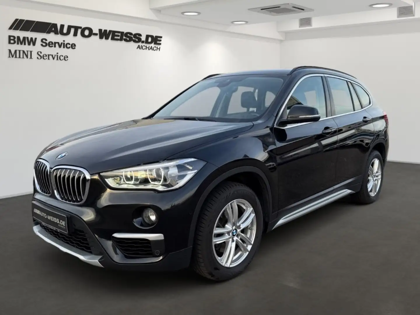 BMW X1 18iA X-LINE +LEDER+LED+NAVI+KEYLESS+HIFI+AHK Schwarz - 1