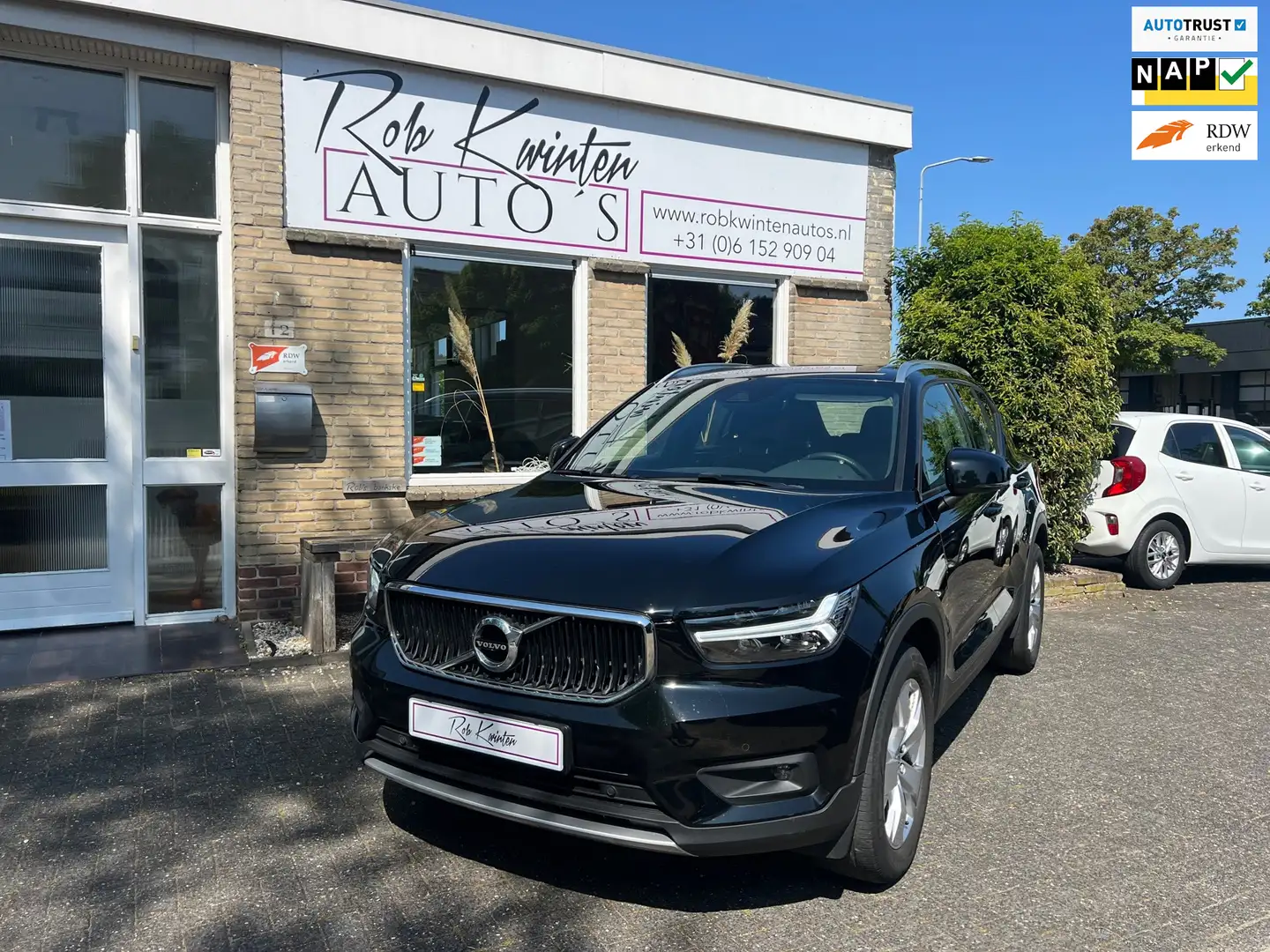 Volvo XC40 1.5 T2 Momentum Automaat / Camera / Navigatie Nero - 1