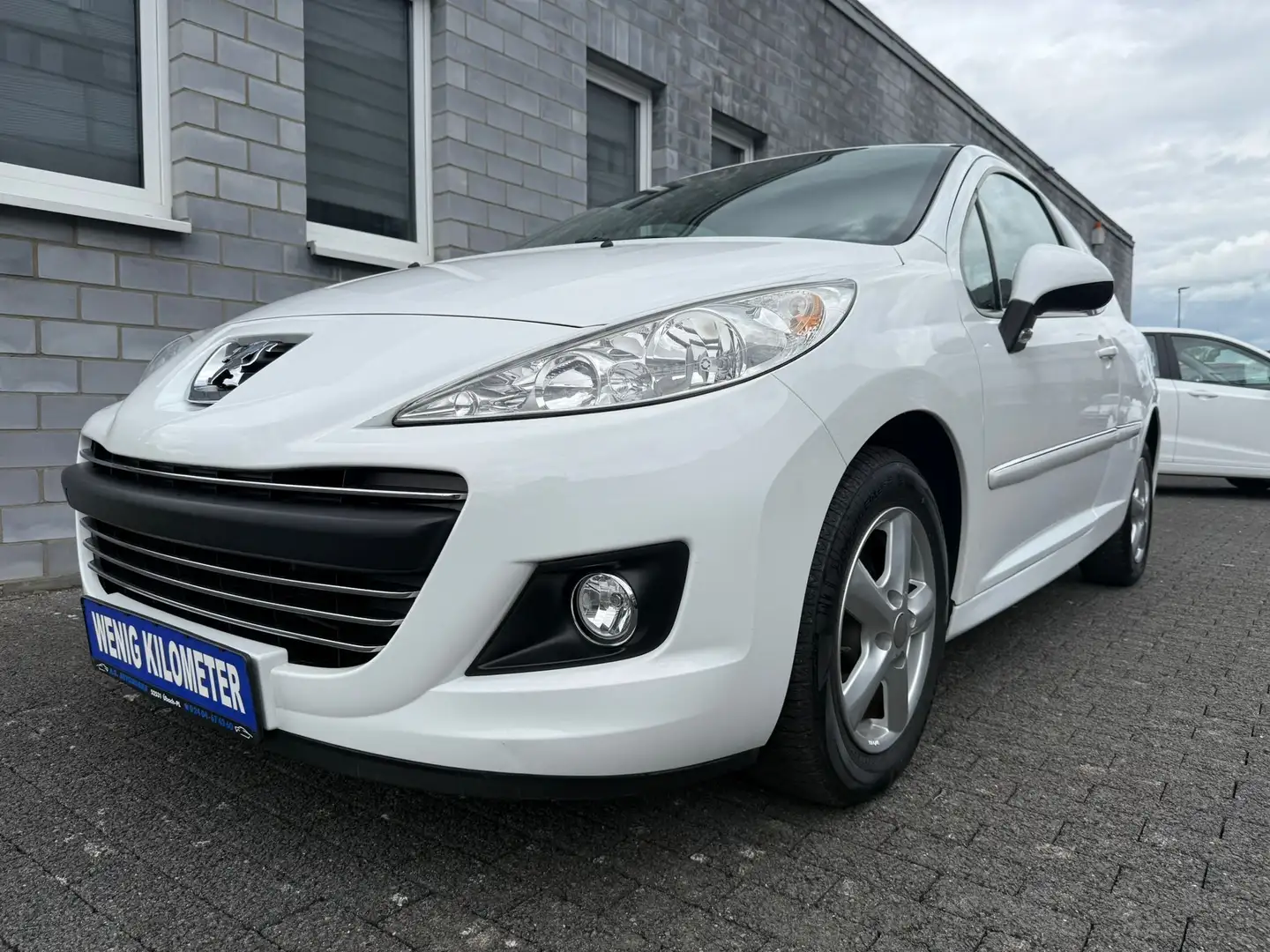 Peugeot 207 Urban Style KLIMA/ALLWETTER/USB mit nur 79000KM!!! Weiß - 1