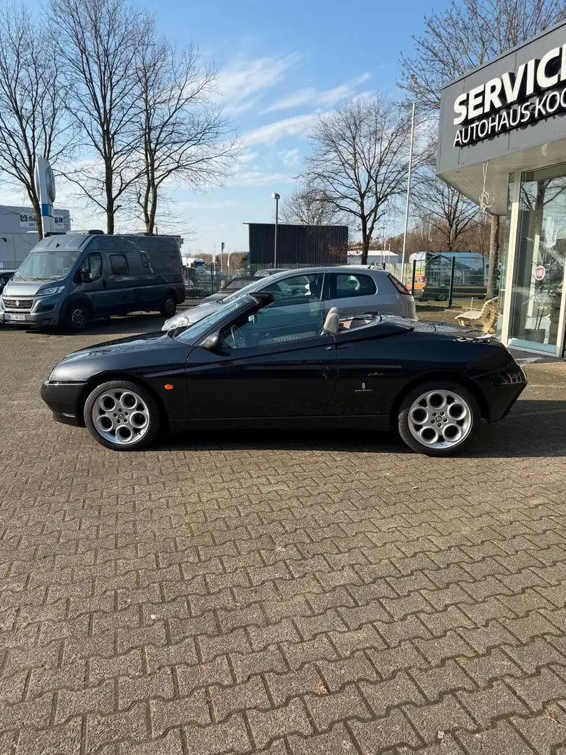Alfa Romeo Spider 2.0 T.Spark Schwarz - 2