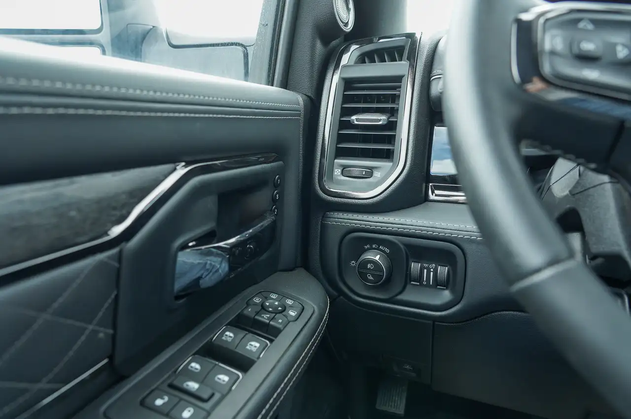 RAM 3500 снимка RAM 3500