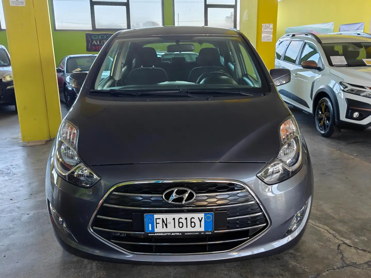 Hyundai iX20 1.4App Mode Blue E6 Gris - 2