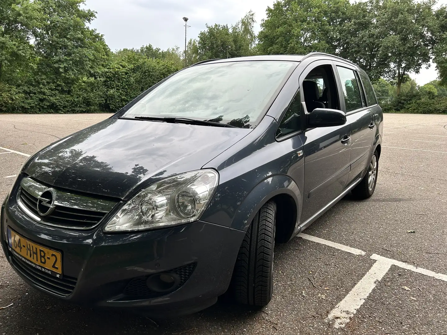 Opel Zafira 1.8 Temptation Grijs - 1