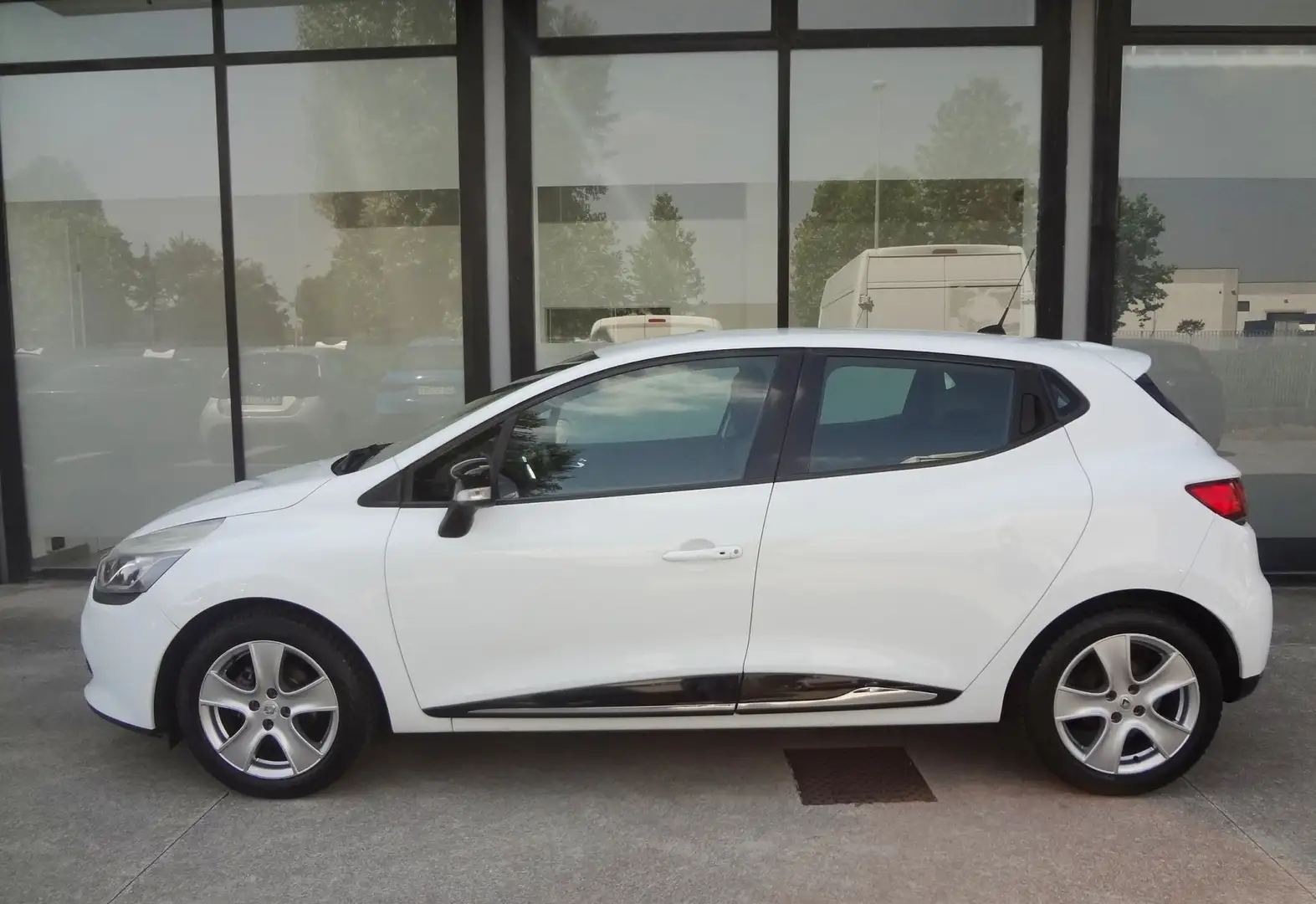 Renault Clio Clio 5p 0.9 TCe Energy Sensori Navi Tagliandata Bianco - 2