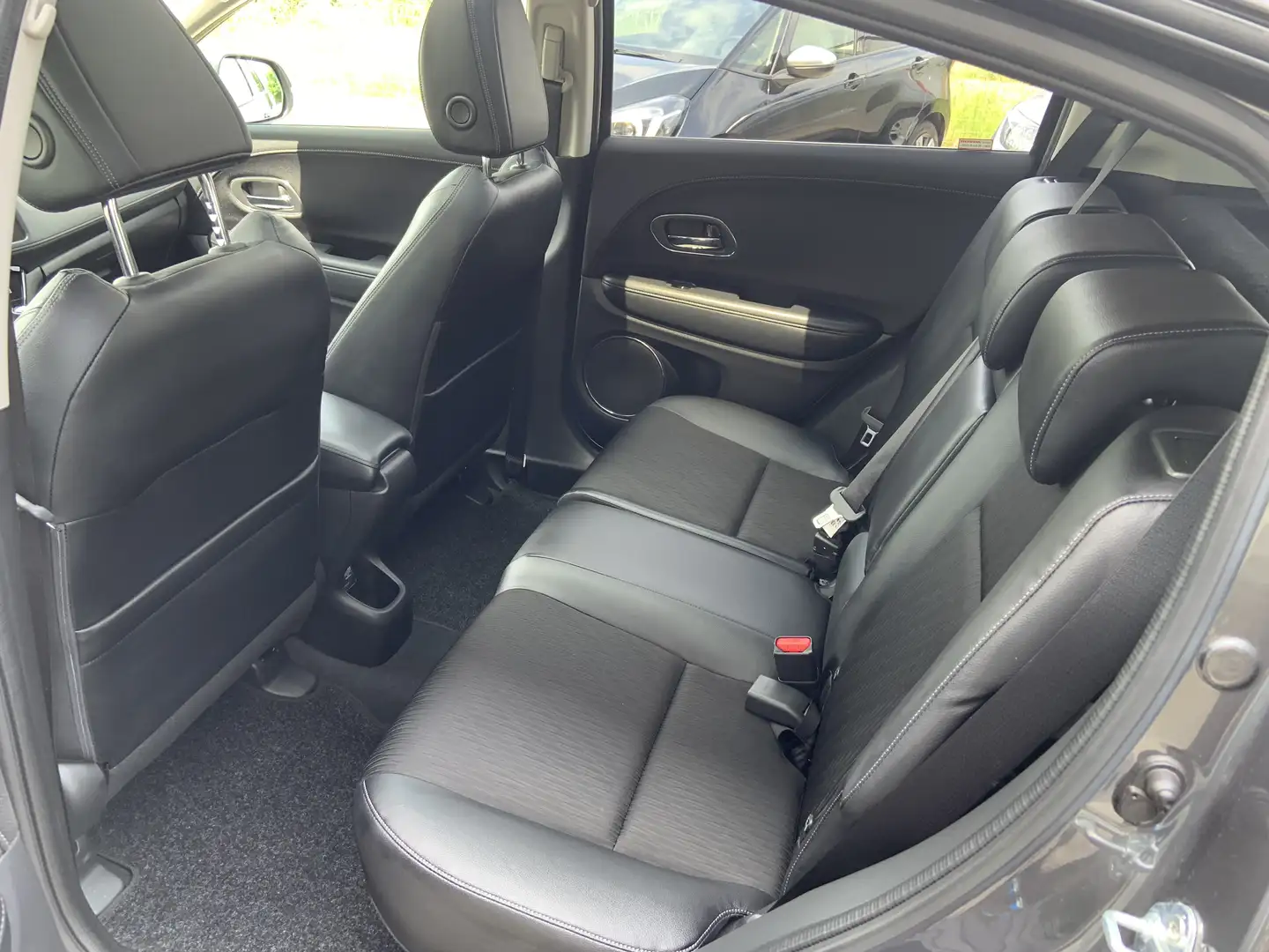 Honda HR-V 1.5i-VTEC Executive Šedá - 2