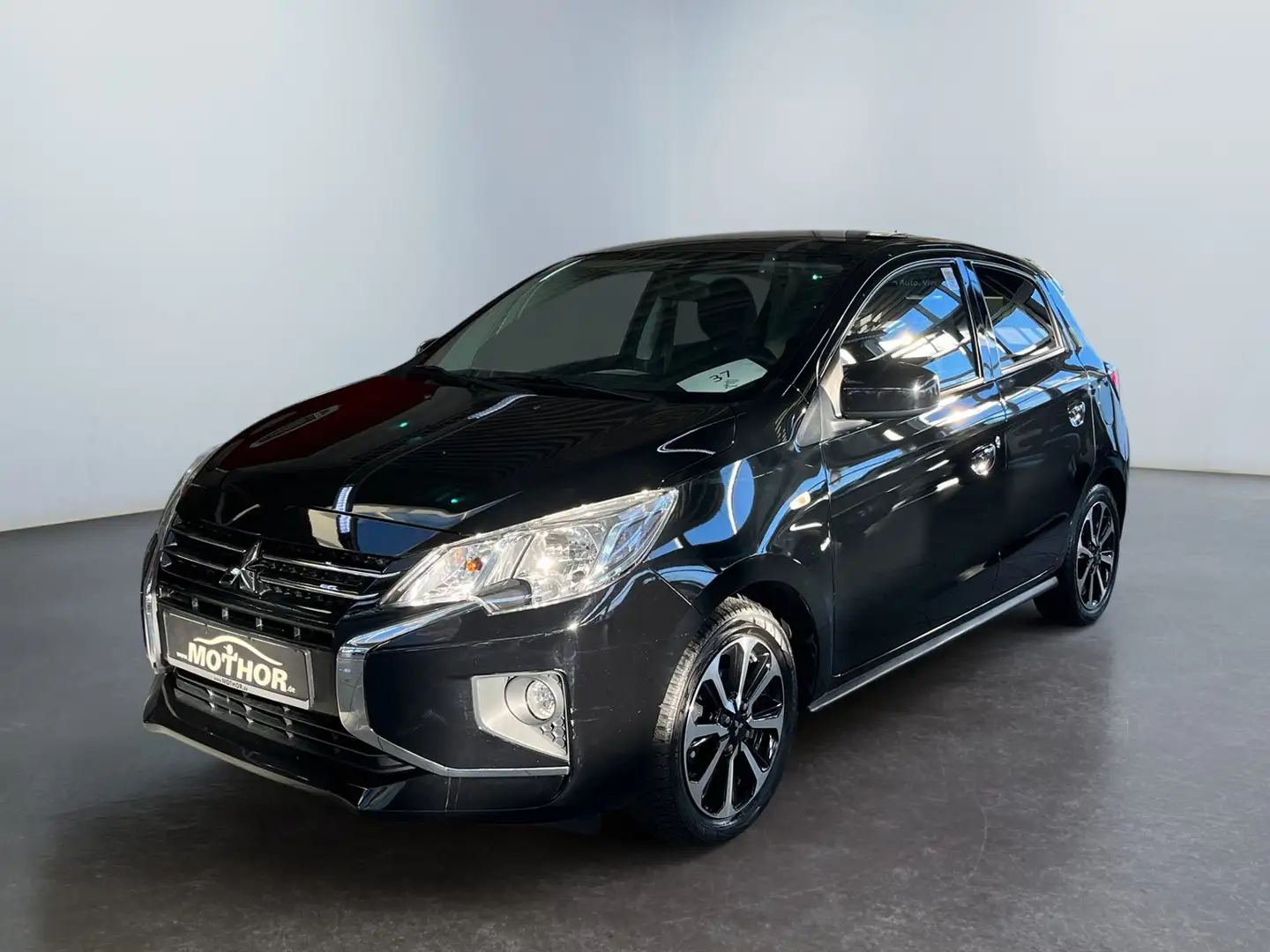 Mitsubishi Space Star Select Select+ 1.2 Ganzjahresreifen Schwarz - 2