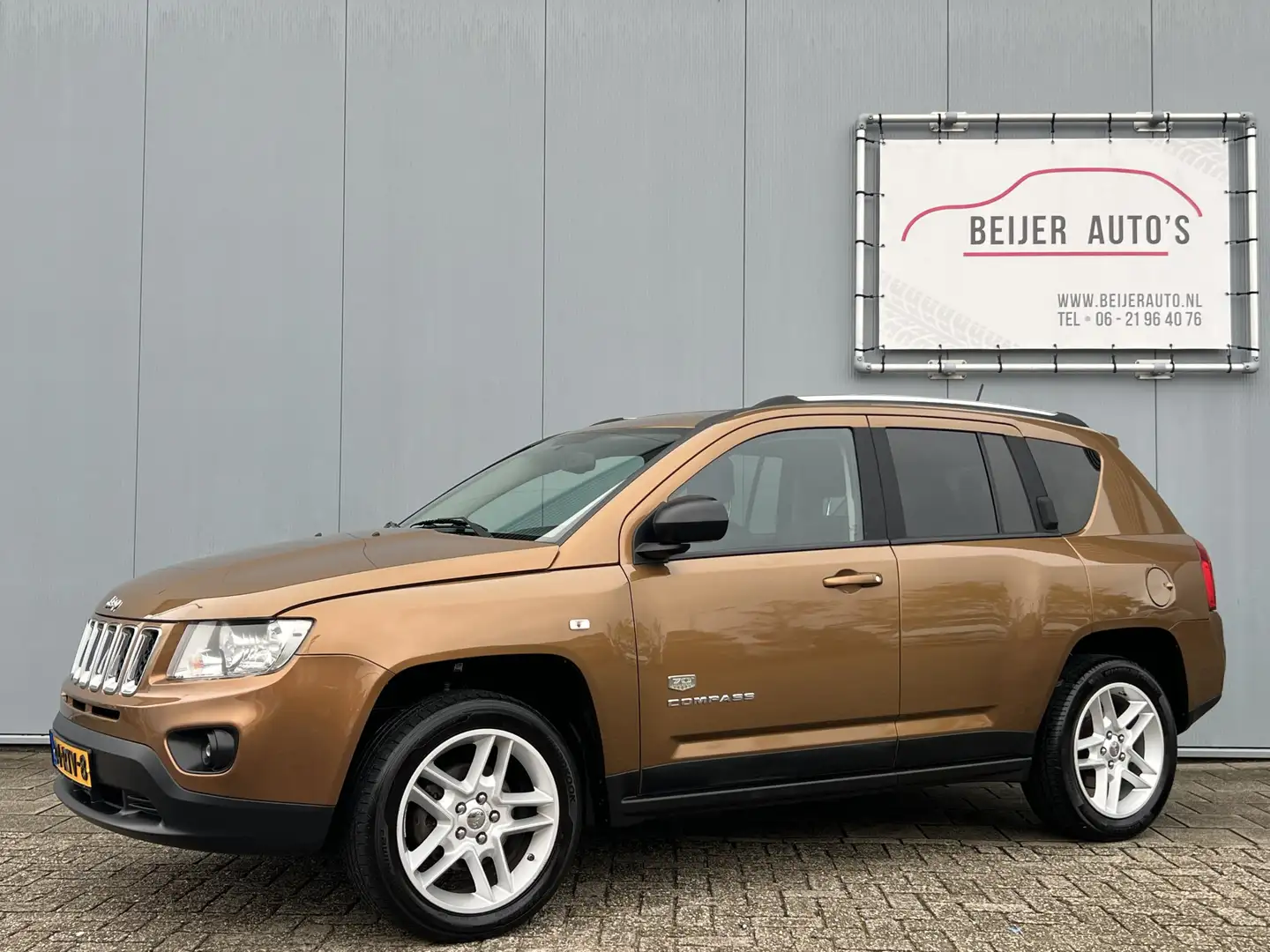 Jeep Compass 2.4 70th Anniversary 4WD Automaat Schuifdak/Leer. Bruin - 1