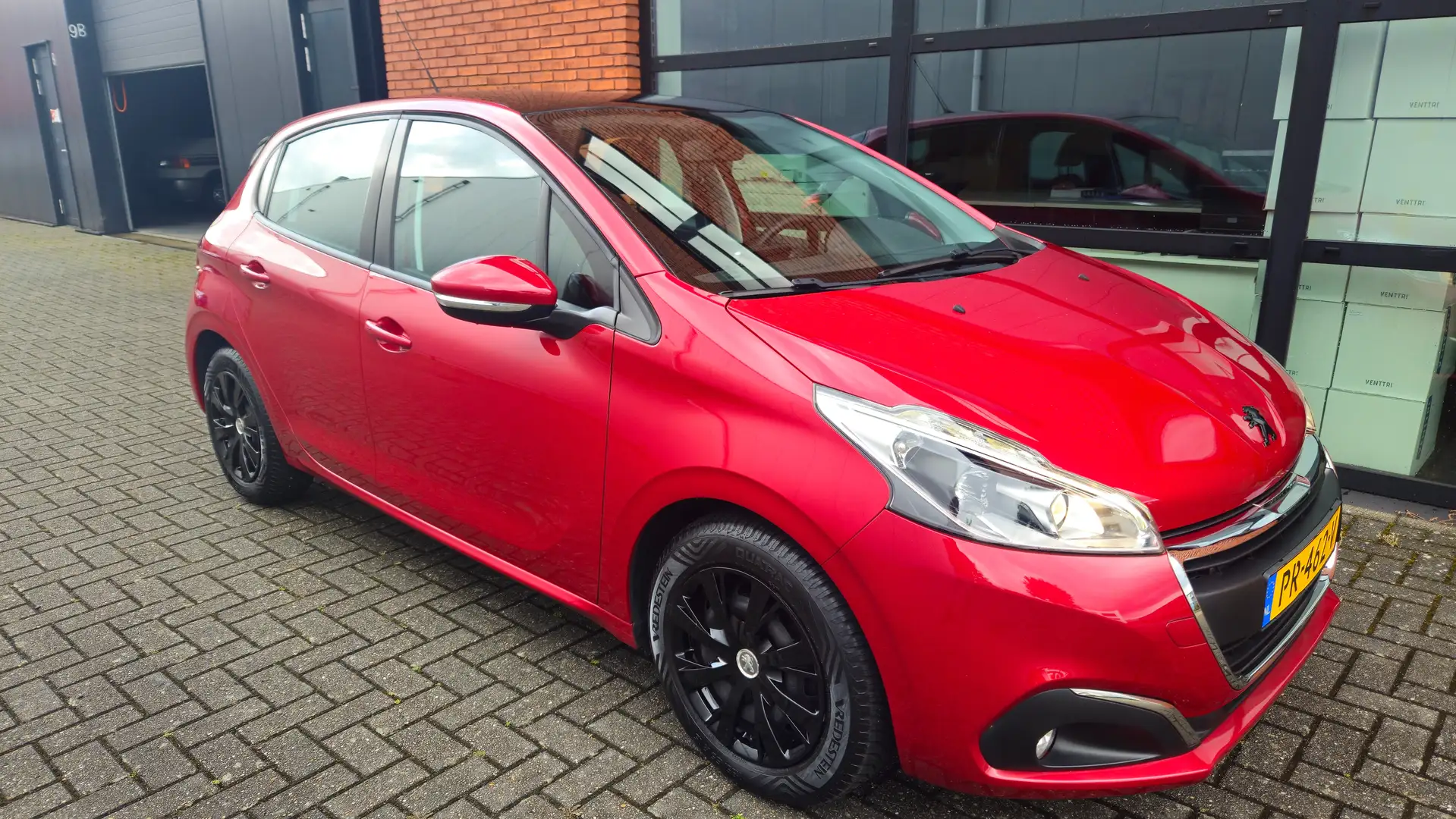 Peugeot 208 1.2 Blue Lion 5 Deurs Airco LED Rosso - 2