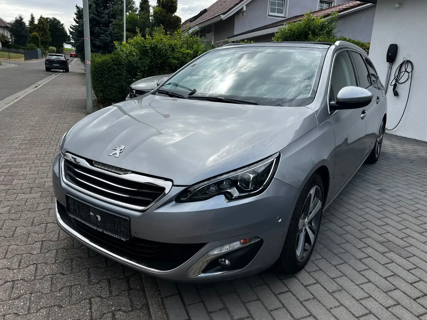 Peugeot 308 SW Allure Grau - 2