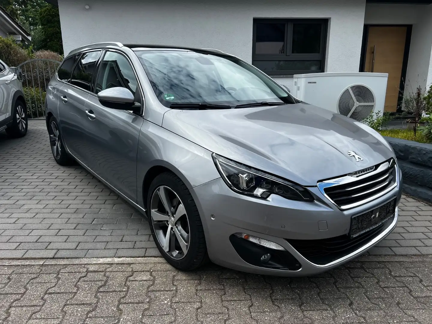 Peugeot 308 SW Allure Grau - 1