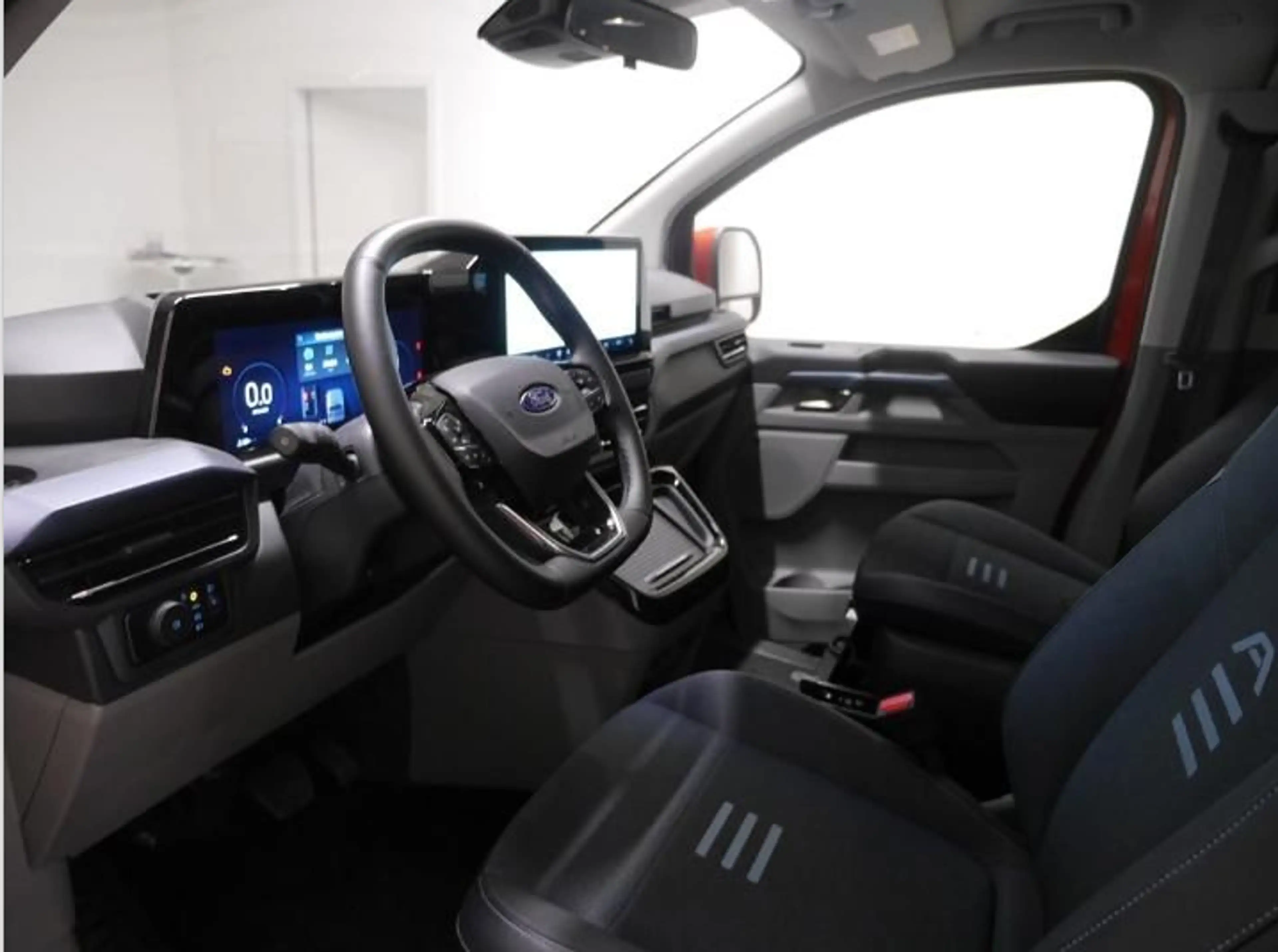 Ford Tourneo Custom L1 Active AHK, B&O — photo 5