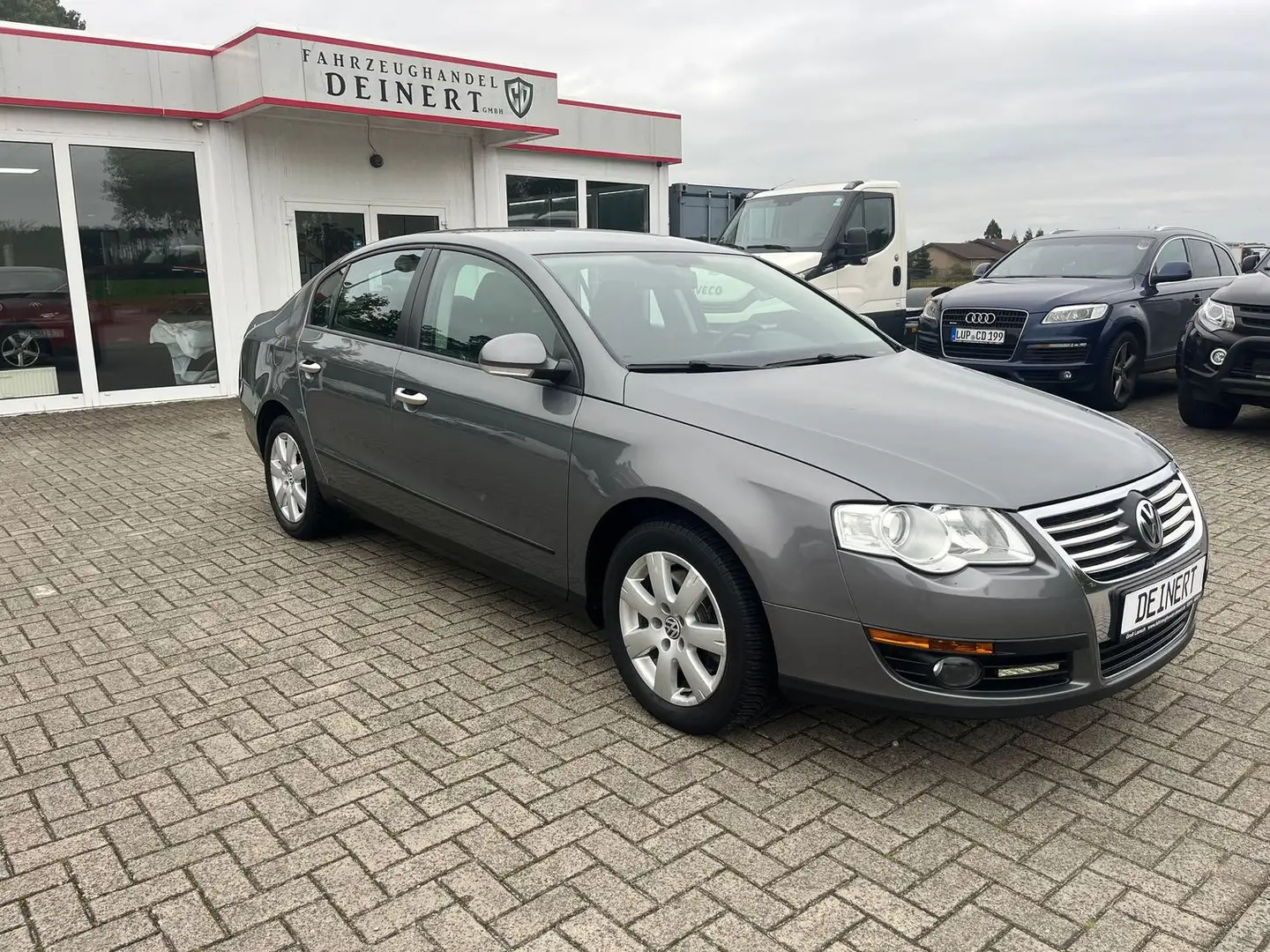 Volkswagen Passat 1.6 "TRENDLINE" !!SEHR GEPFLEGT!! Gris - 1