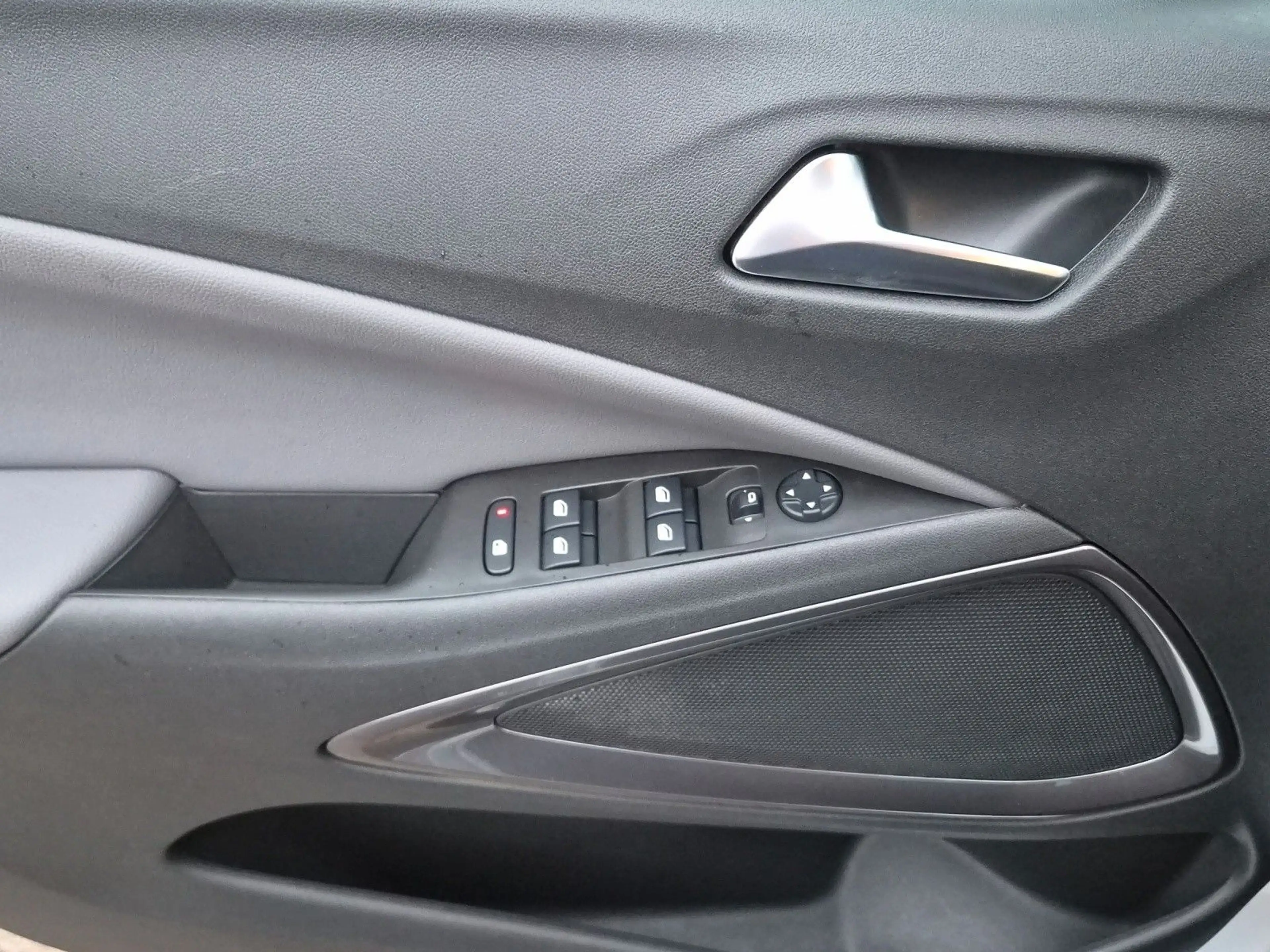 Opel Crossland X Automatik 1 Hand Tüv 07/2028 — photo 17