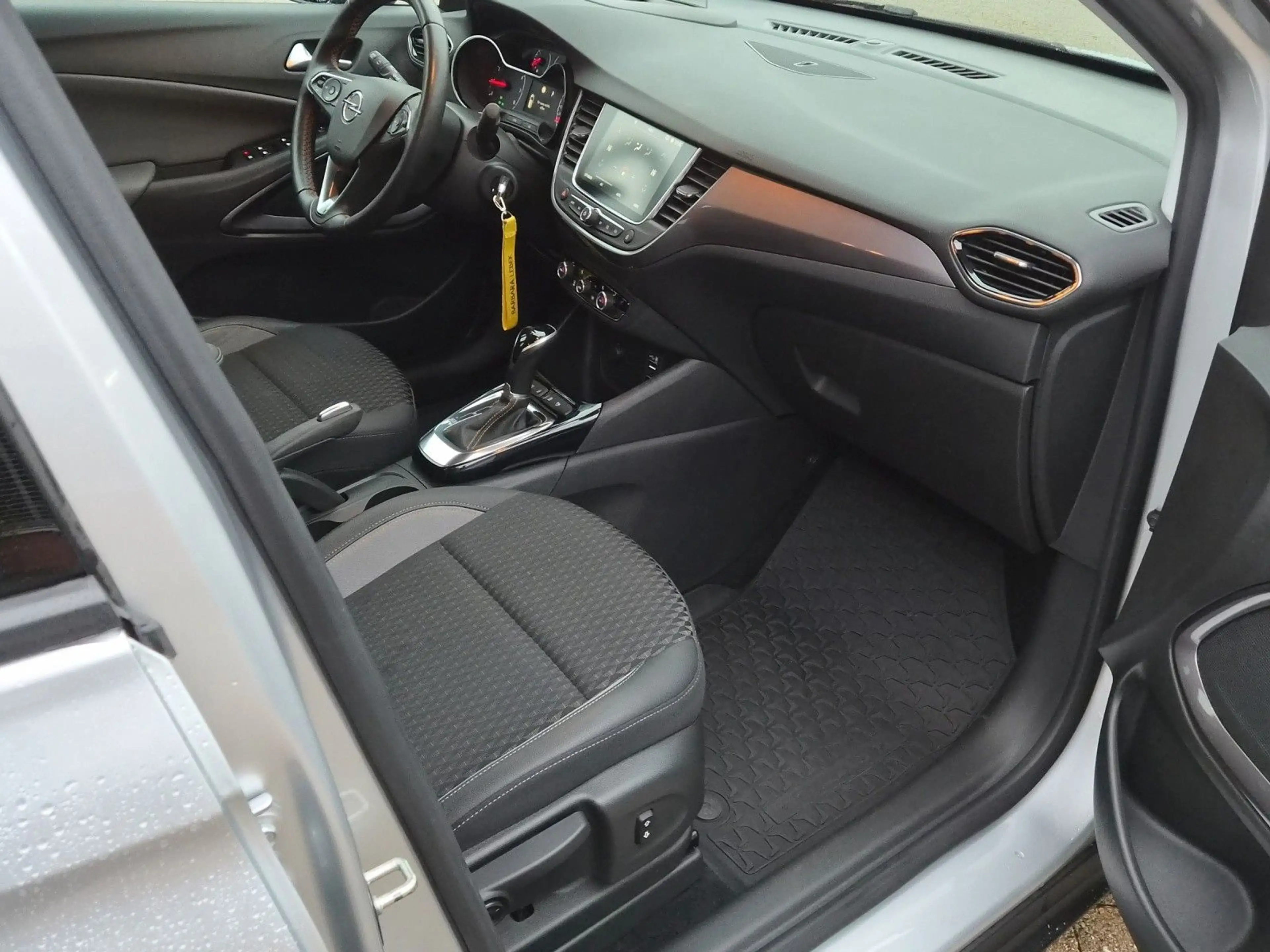Opel Crossland X Automatik 1 Hand Tüv 07/2028 — photo 10