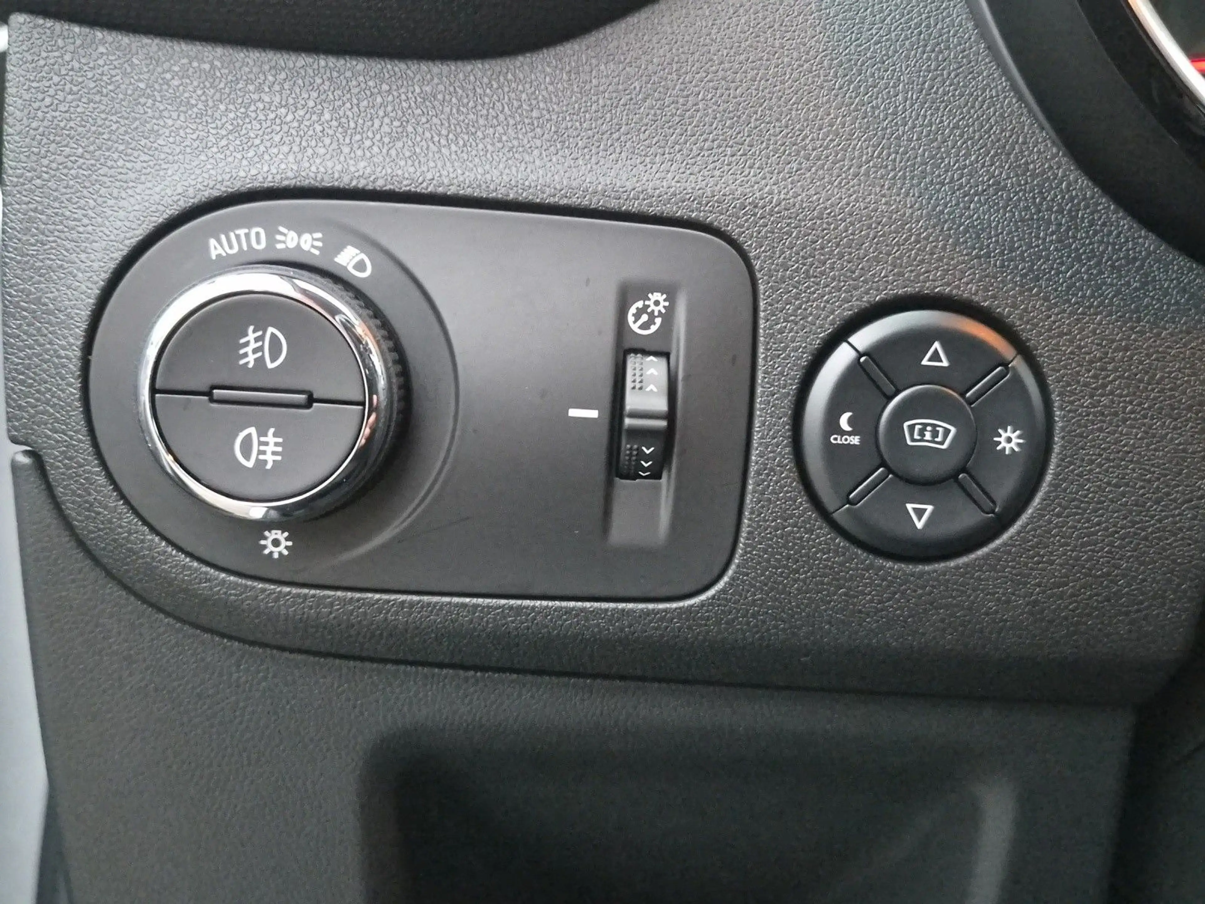 Opel Crossland X Automatik 1 Hand Tüv 07/2028 — photo 18