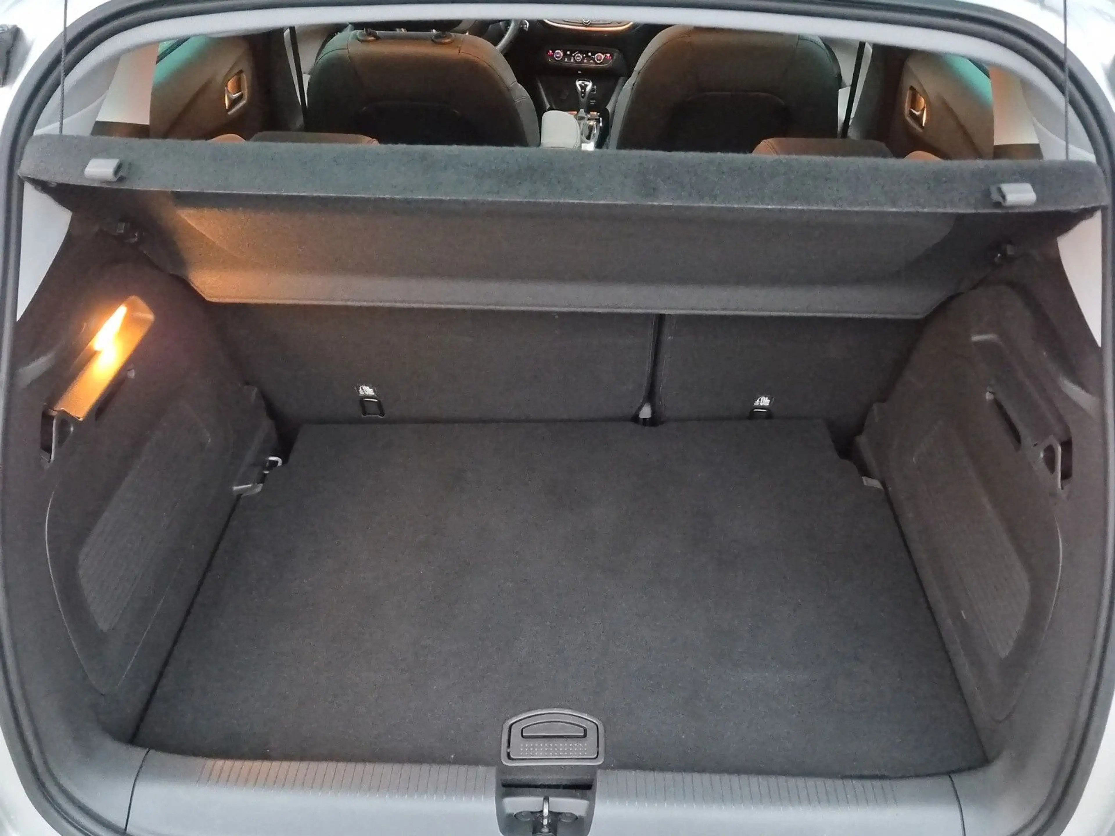 Opel Crossland X Automatik 1 Hand Tüv 07/2028 — photo 19