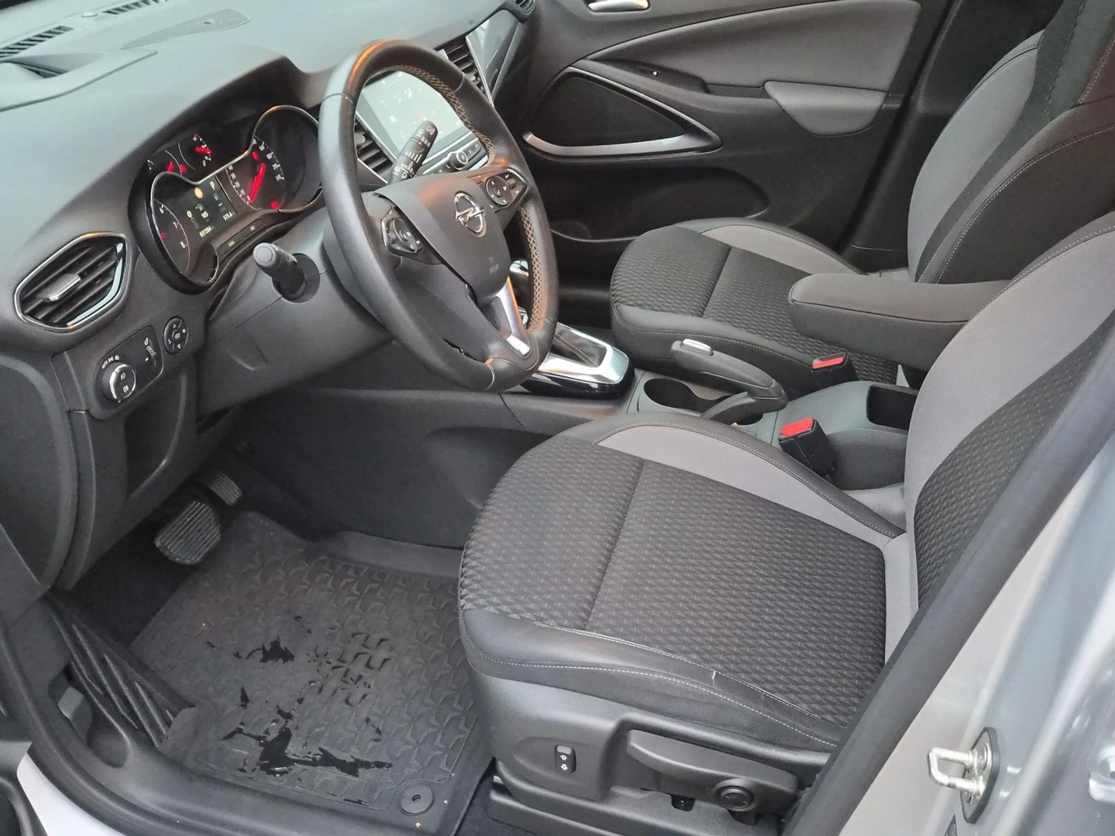 Opel Crossland X Automatik 1 Hand Tüv 07/2028 — photo 9
