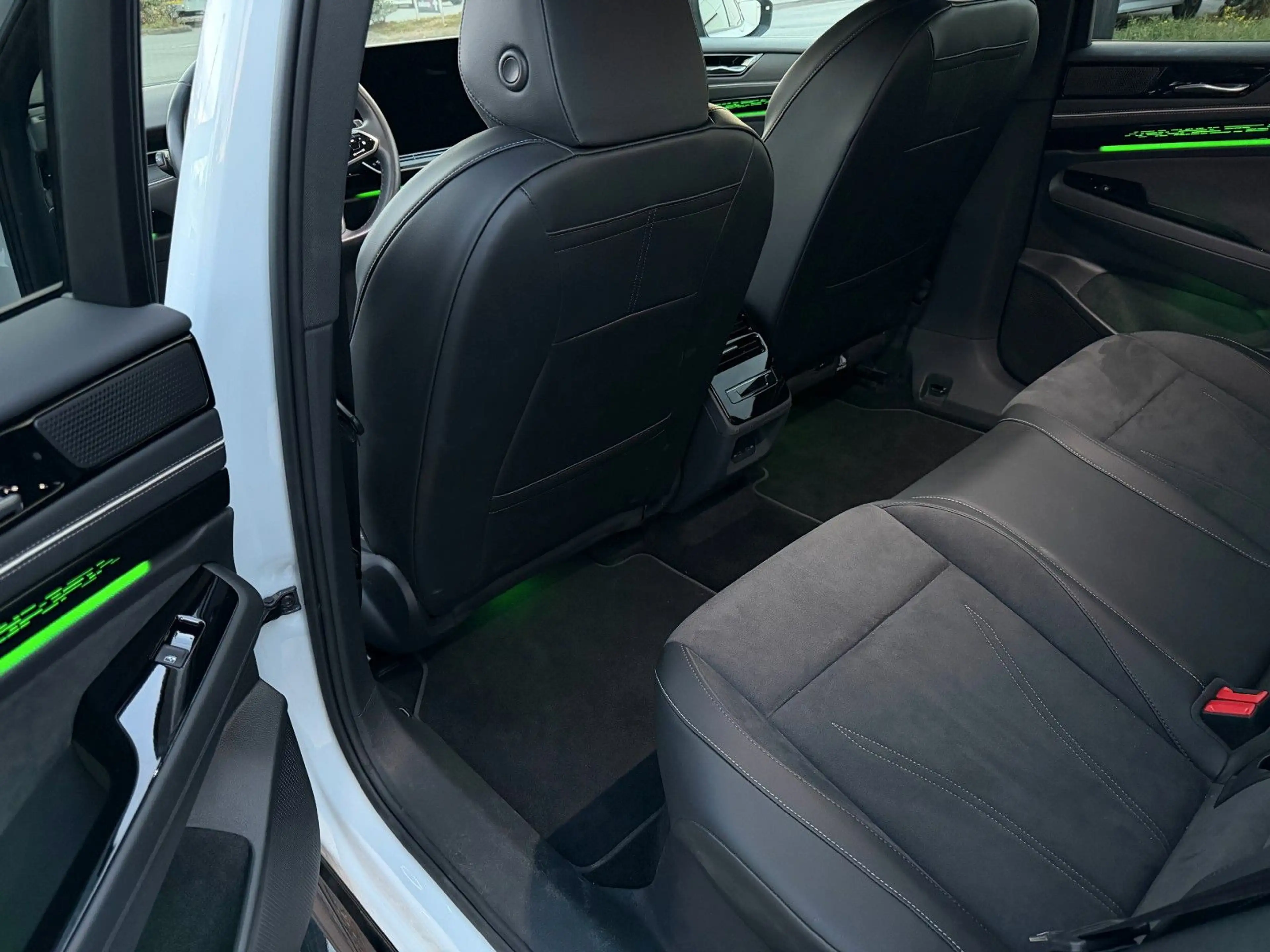Volkswagen ID.7 Tourer Pro 210 kW AHK*360°*HUD*STDHZ*SIDE* — photo 11