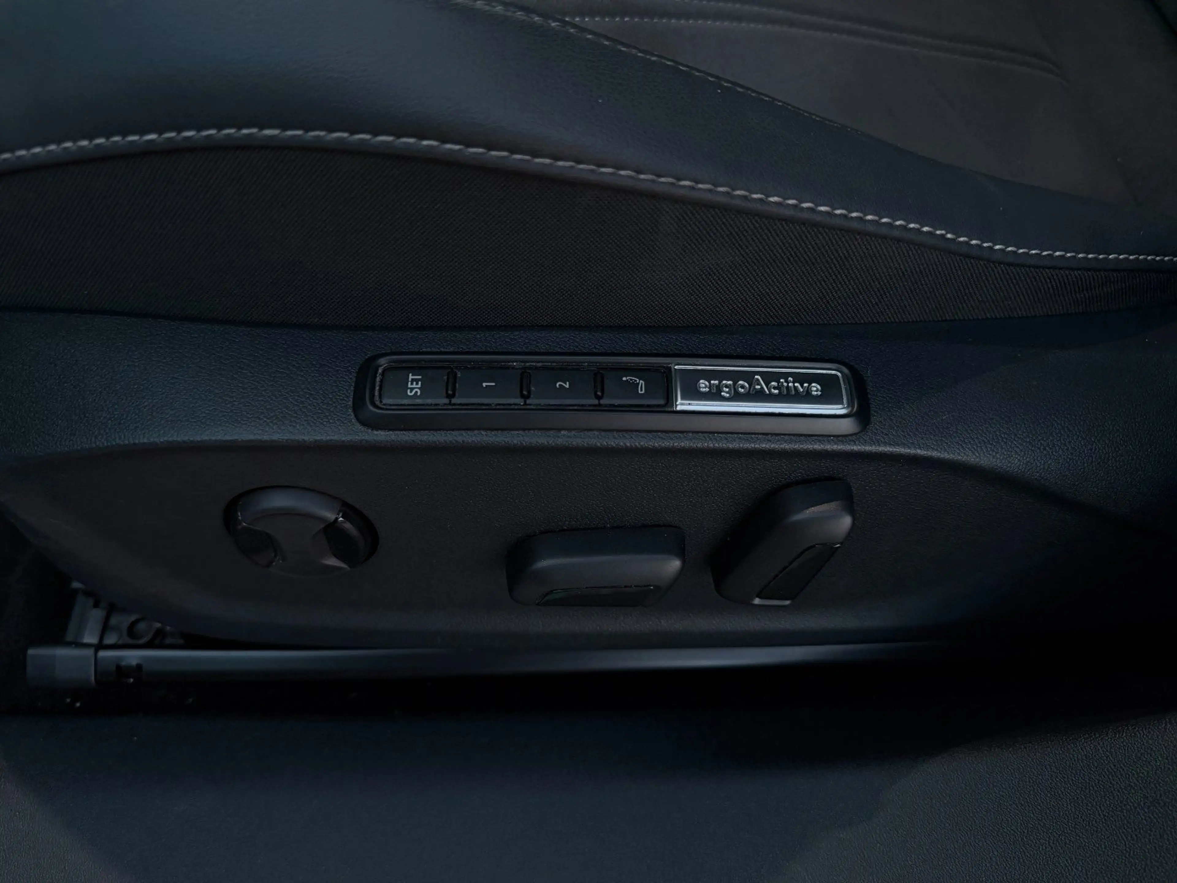Volkswagen ID.7 Tourer Pro 210 kW AHK*360°*HUD*STDHZ*SIDE* — photo 8