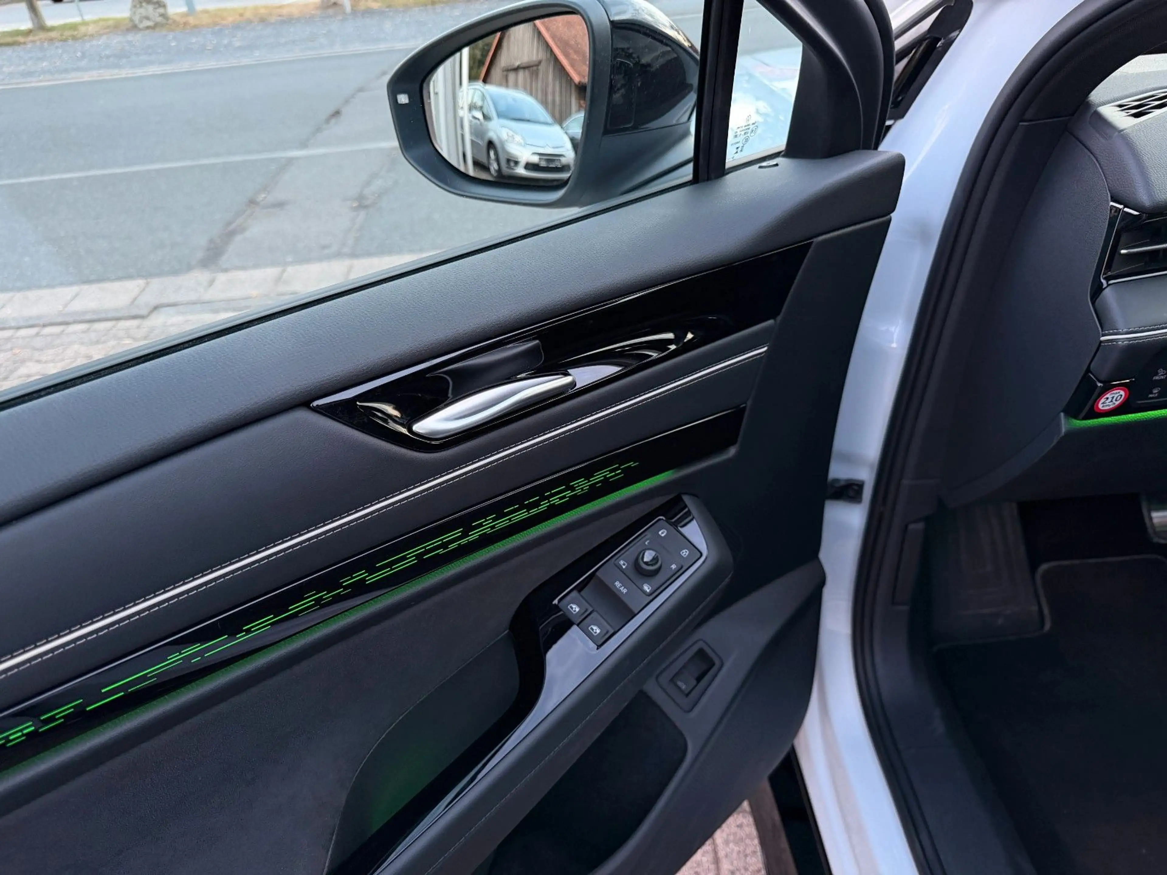 Volkswagen ID.7 Tourer Pro 210 kW AHK*360°*HUD*STDHZ*SIDE* — photo 7