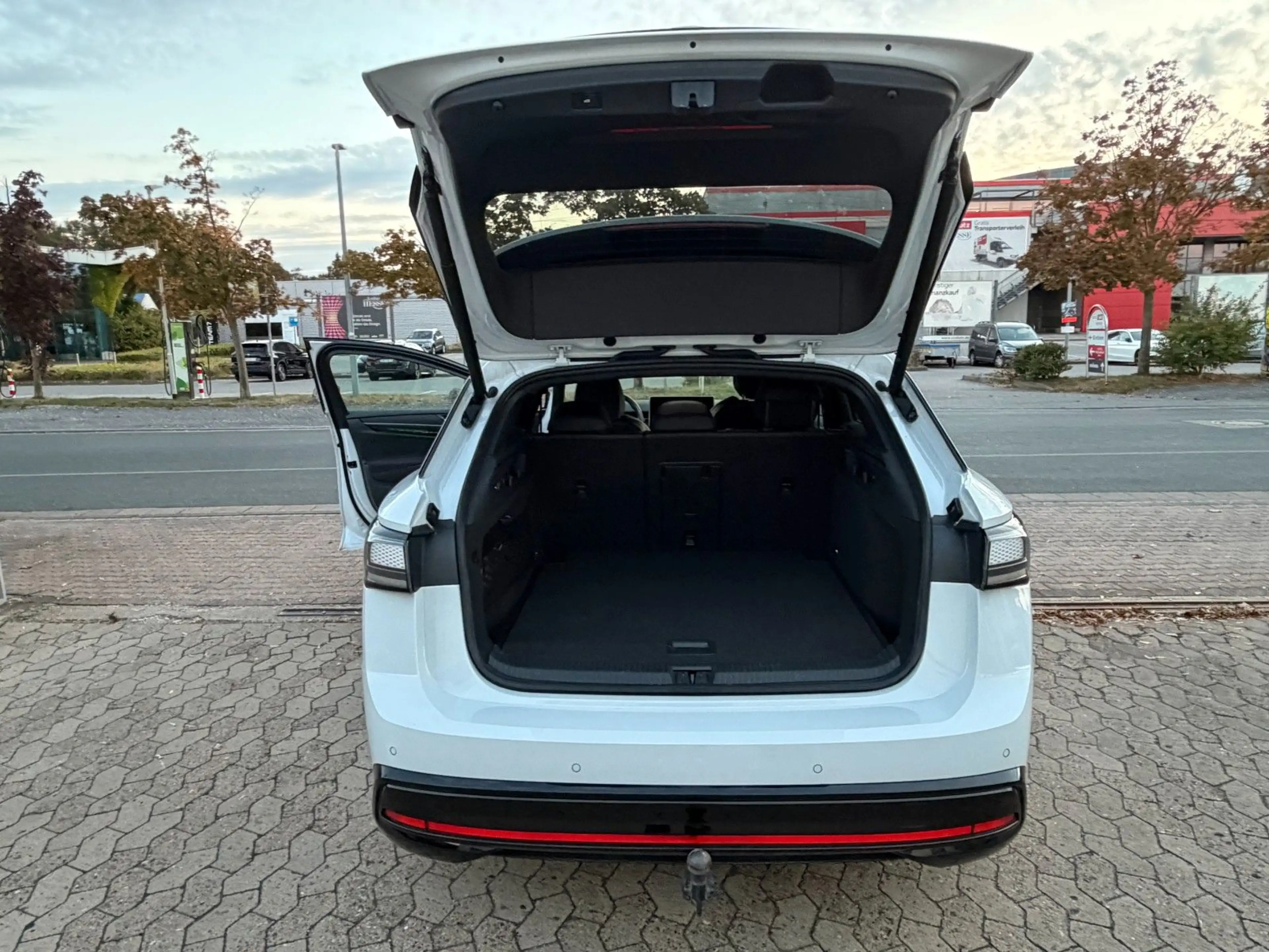 Volkswagen ID.7 Tourer Pro 210 kW AHK*360°*HUD*STDHZ*SIDE* — photo 12