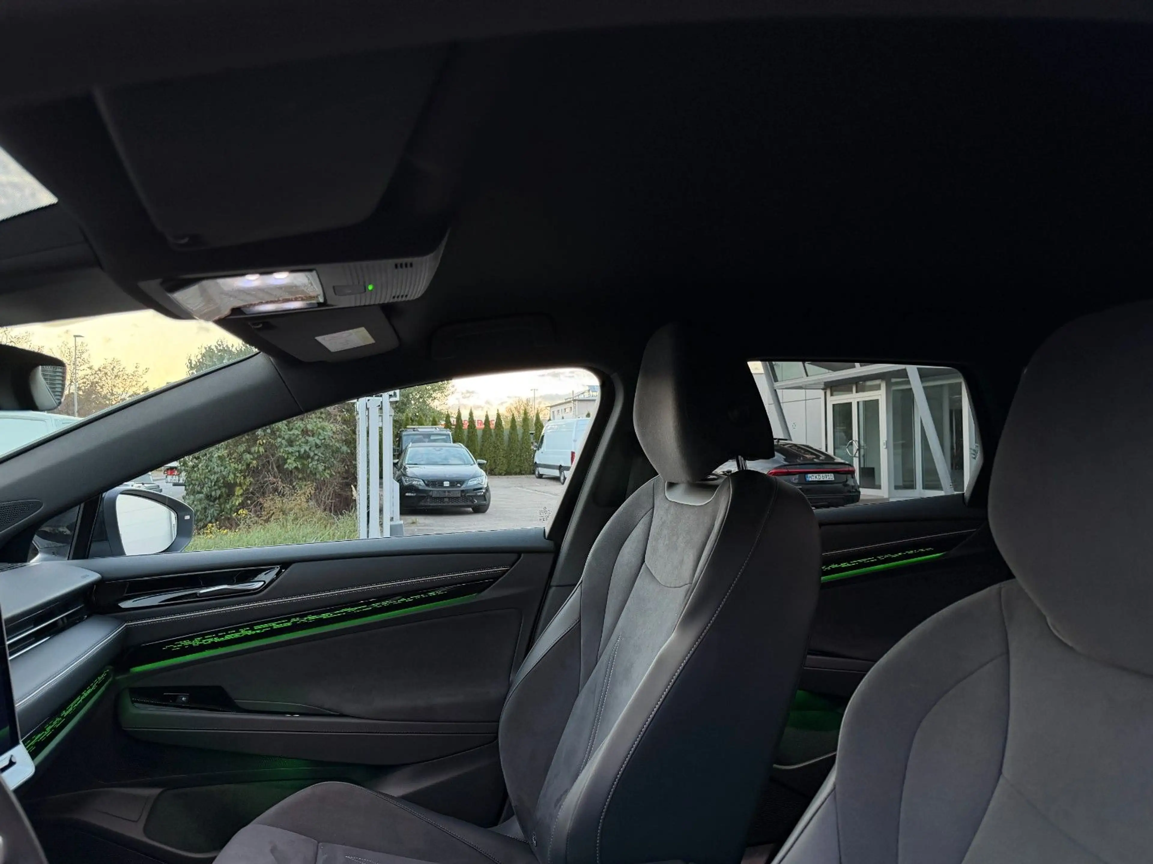 Volkswagen ID.7 Tourer Pro 210 kW AHK*360°*HUD*STDHZ*SIDE* — photo 9