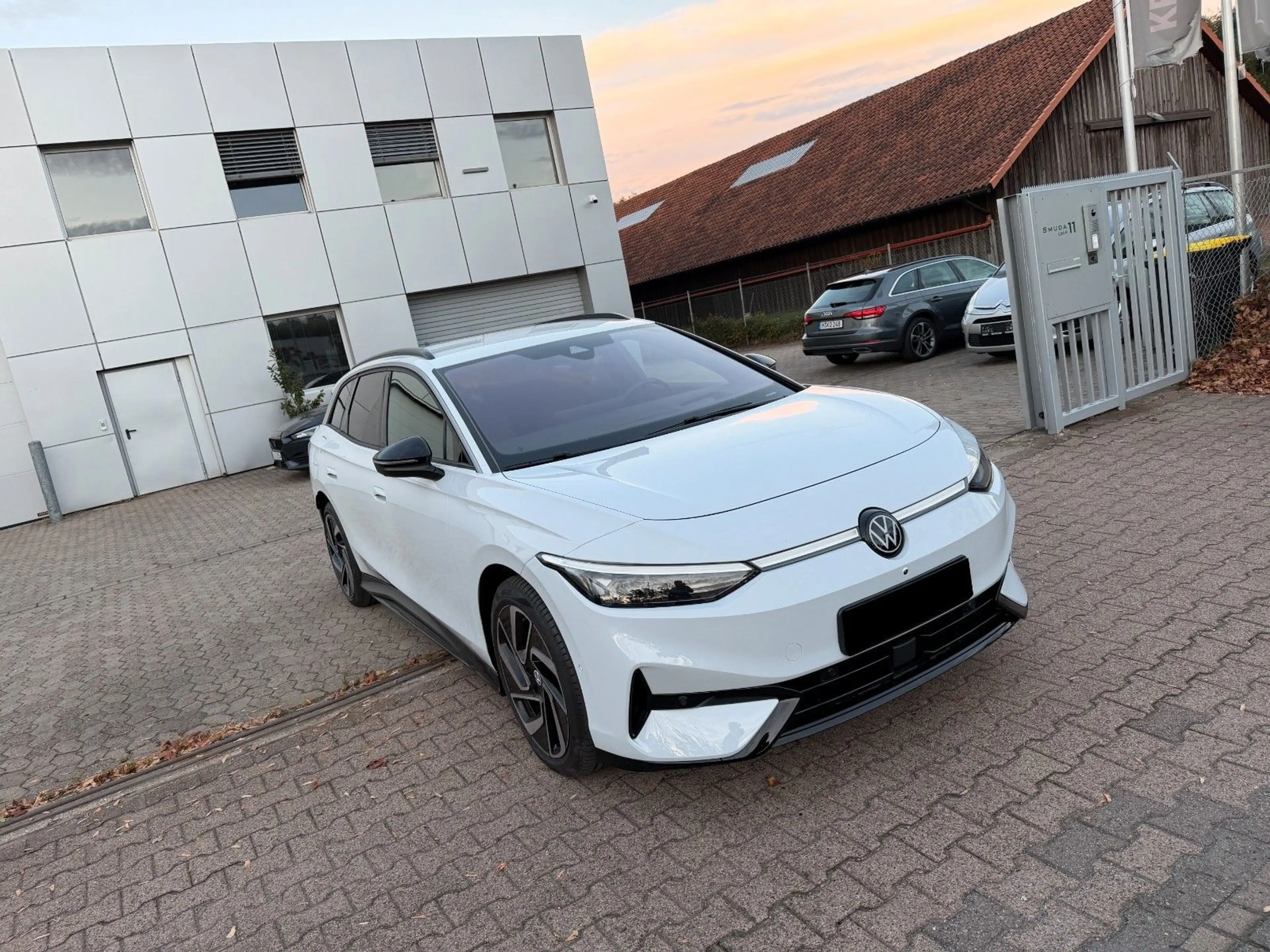 Volkswagen ID.7 Tourer Pro 210 kW AHK*360°*HUD*STDHZ*SIDE* — photo 4