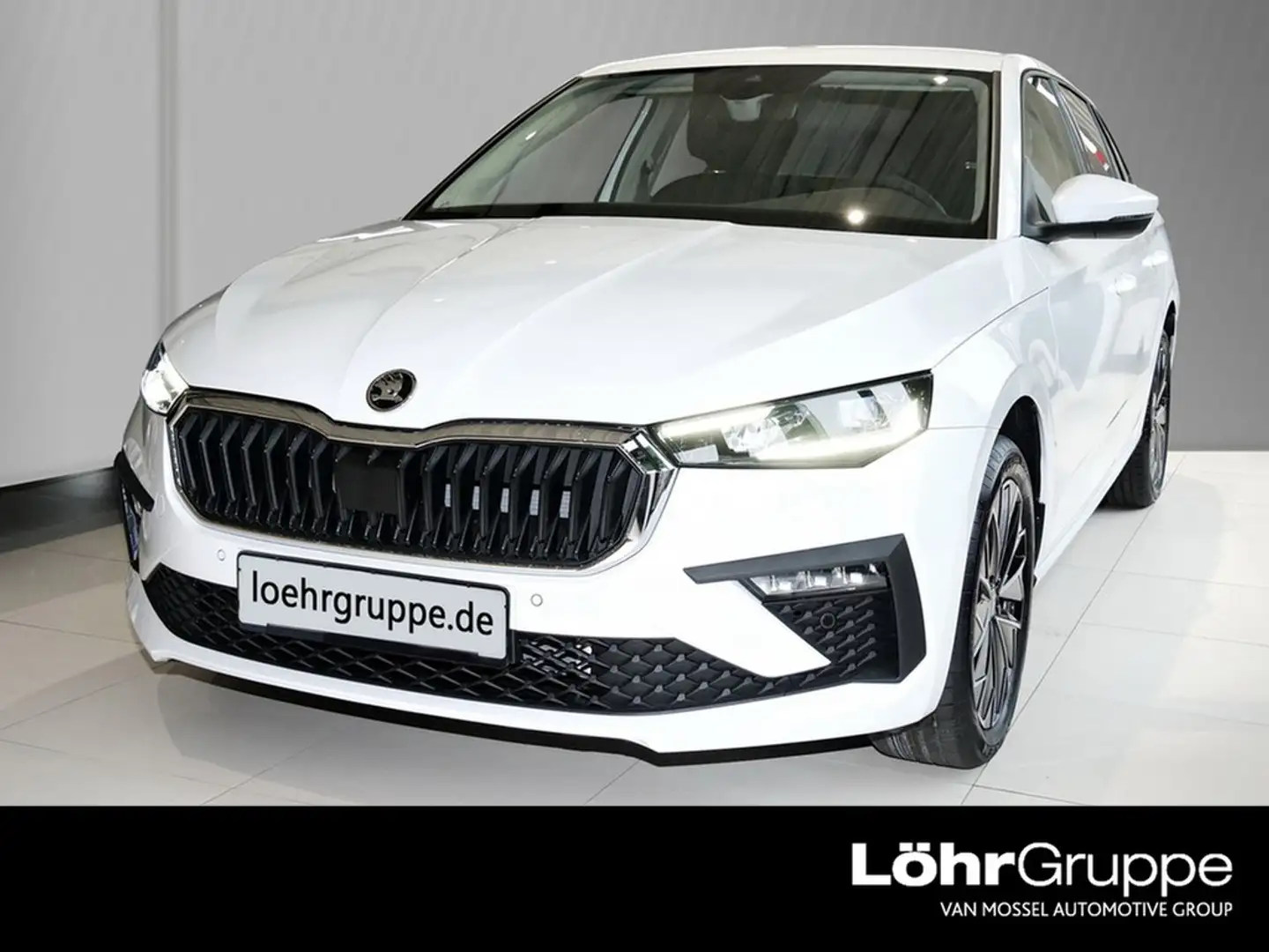 Skoda Scala Tour 1.0 l TSI DSG 85 kW / 116 PS Weiß - 1