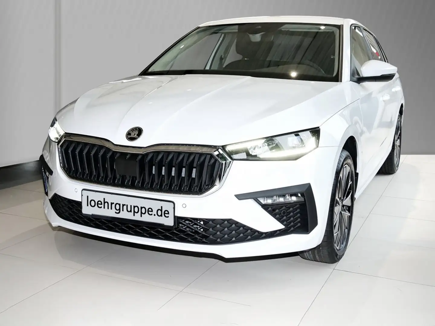 Skoda Scala Tour 1.0 l TSI DSG 85 kW / 116 PS Weiß - 2