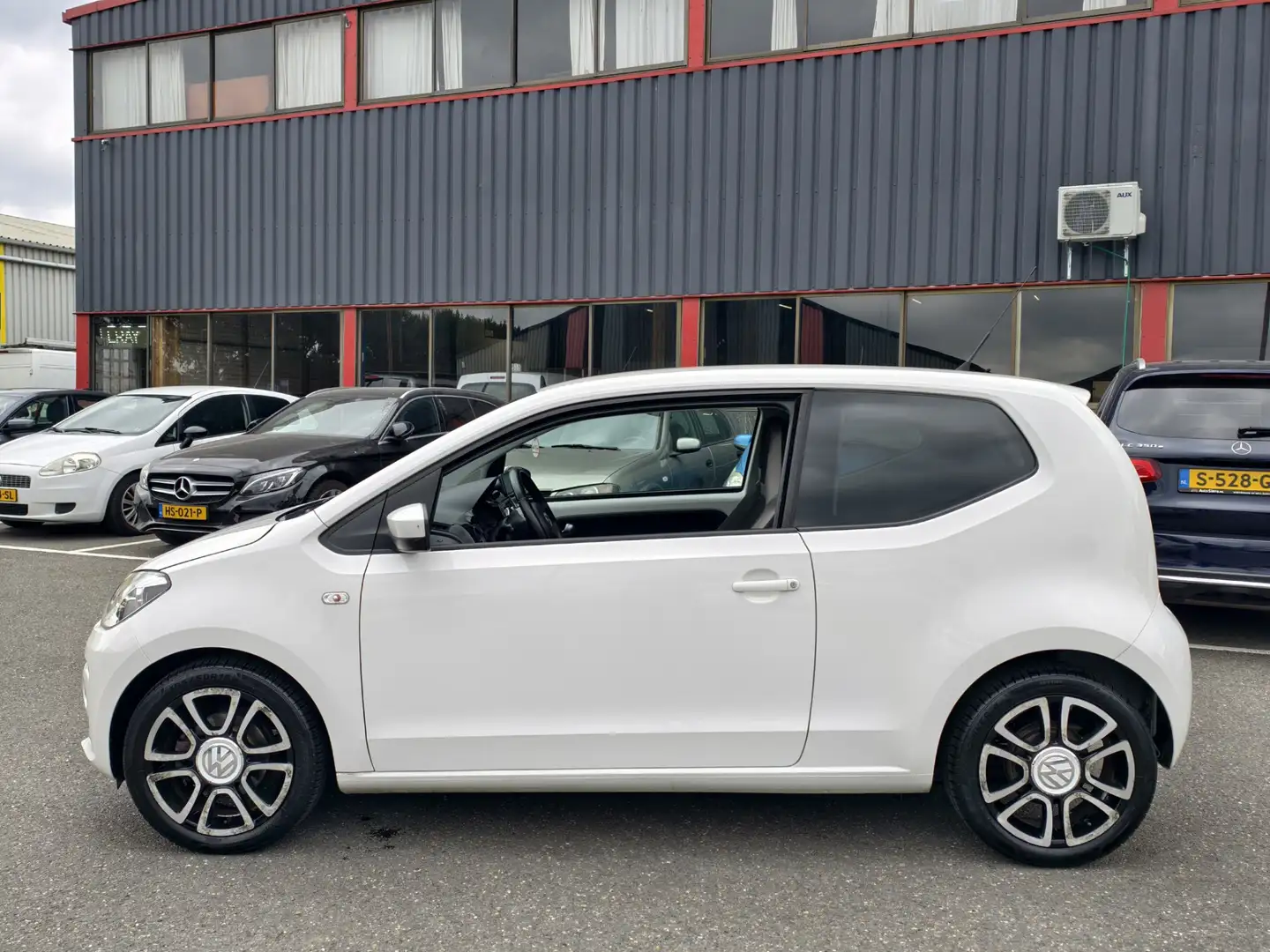 Volkswagen up! 1.0 high up! BlueMotion // AIRCO / NAVI / CRUISE / Weiß - 2