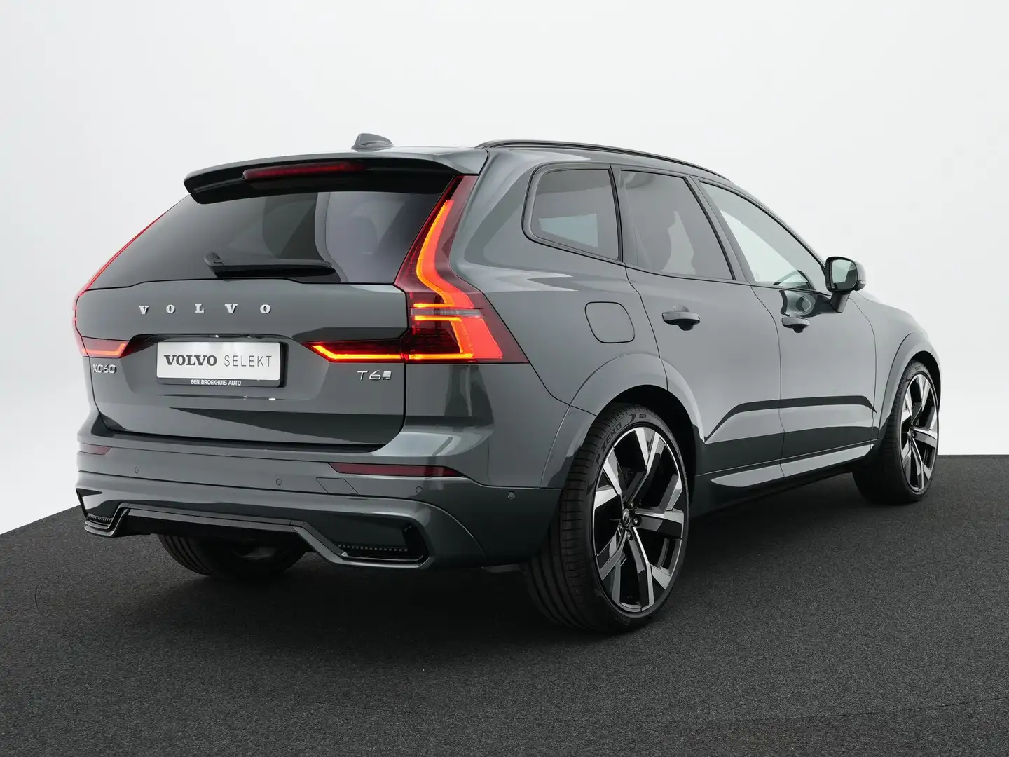 Volvo XC60 2.0 T6 Plug-in hybrid AWD Ultra Dark | Luchtvering Verde - 2