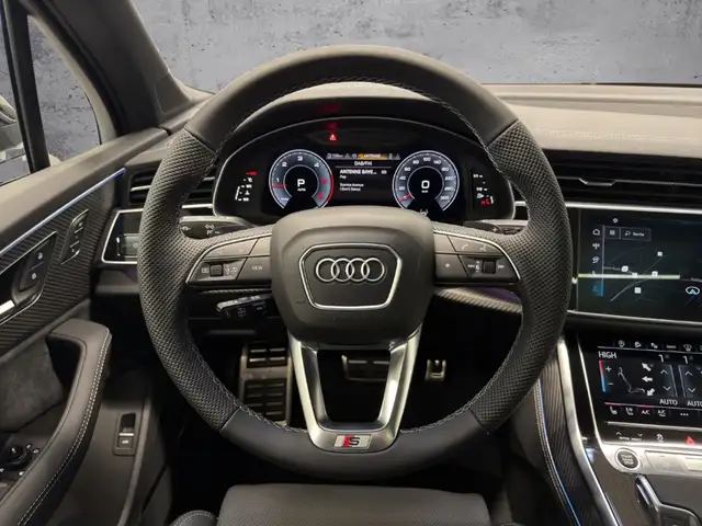 Audi Q7 view 9