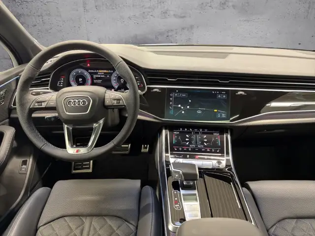 Audi Q7 view 12