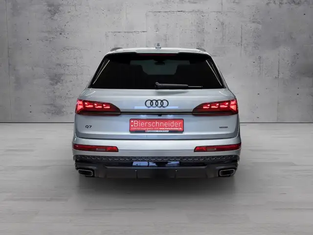 Audi Q7 view 6