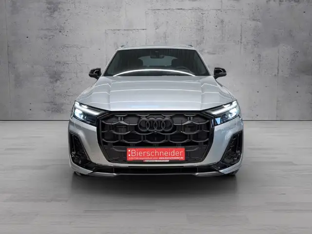 Audi Q7 view 2