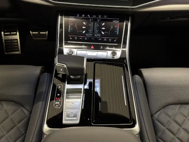 Audi Q7 view 13