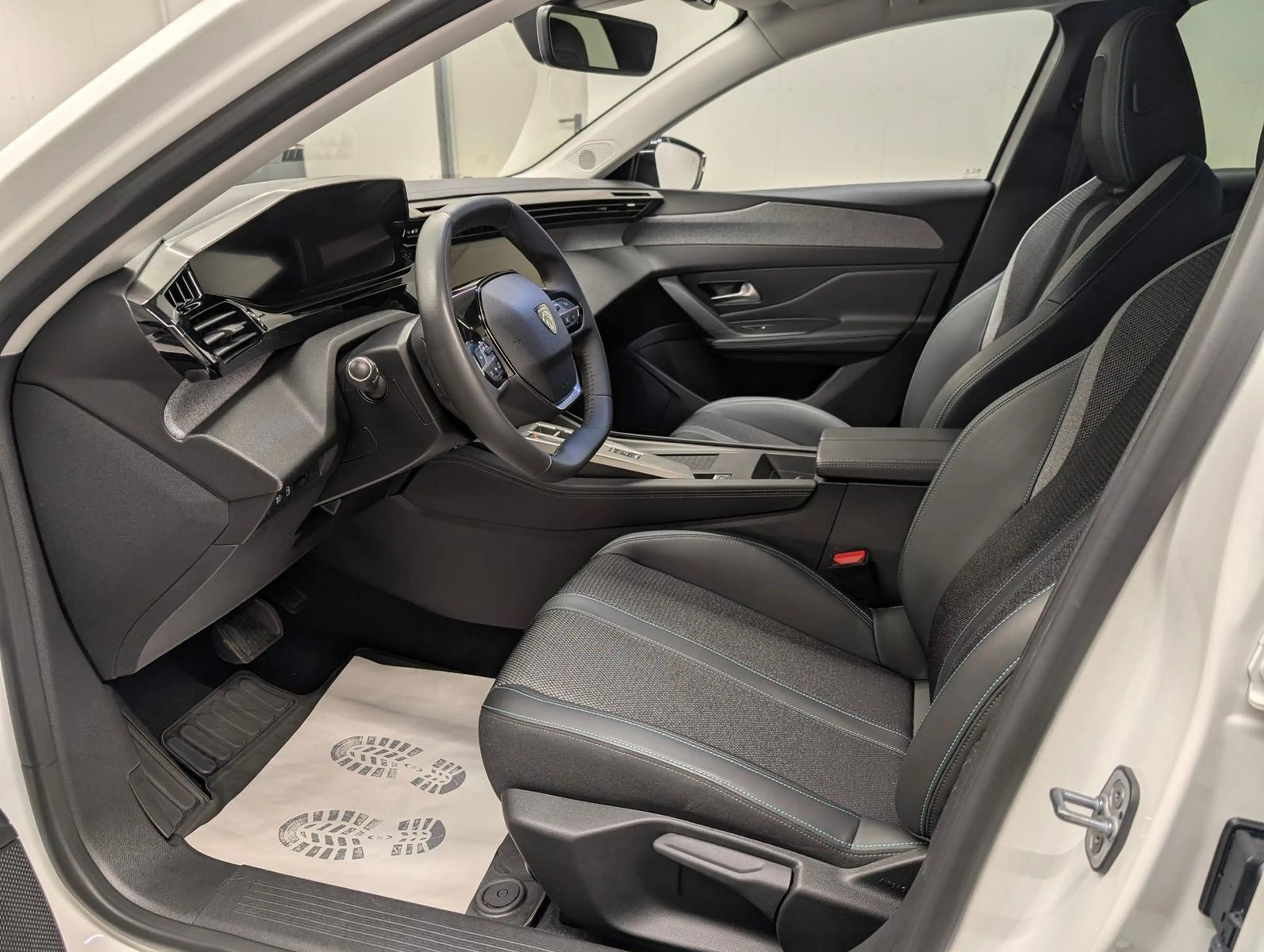 Peugeot 308 Hybrid Allure LED/360°Kam/ACC/SHZ/Navi/18-LM — photo 9