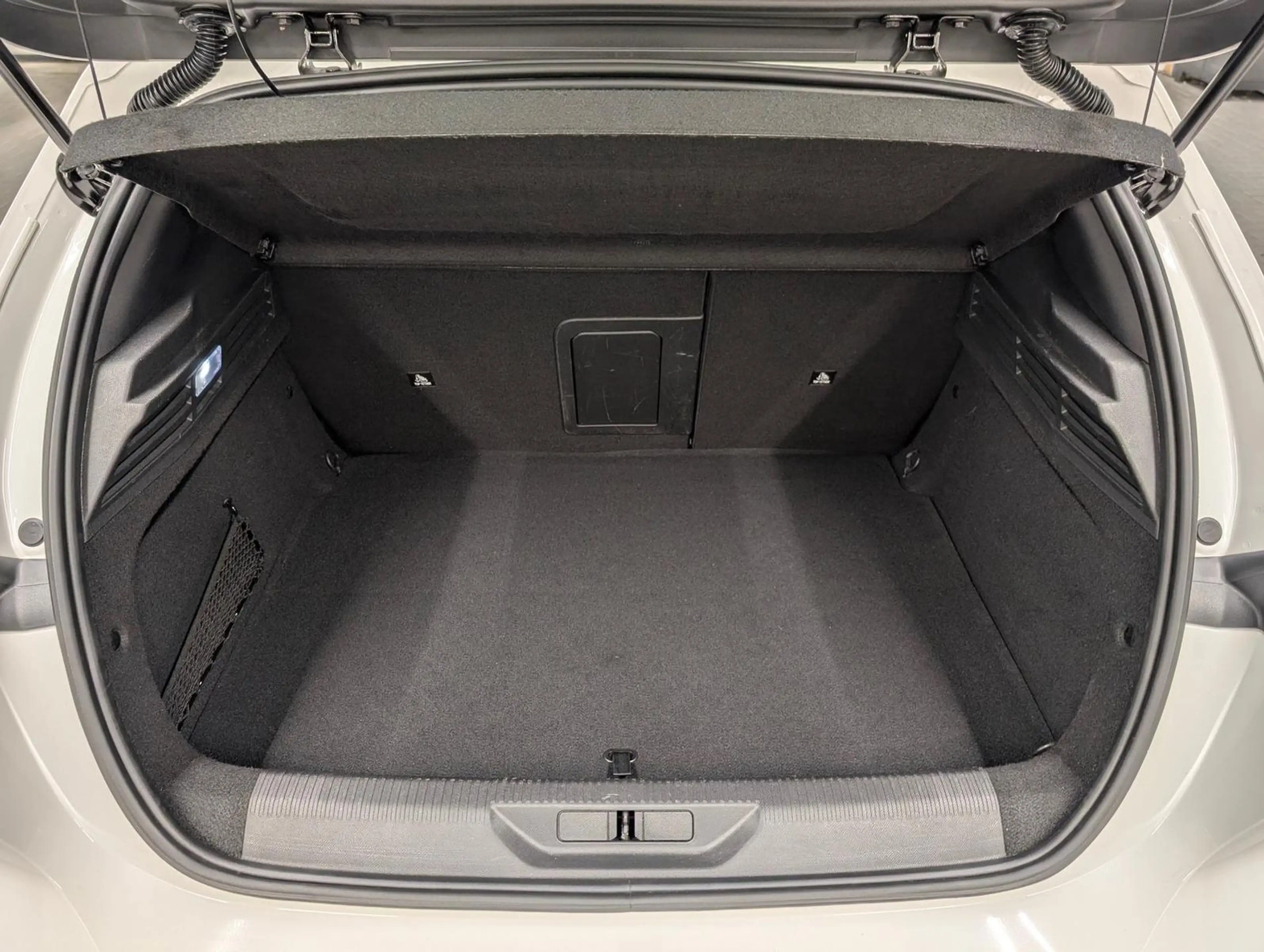 Peugeot 308 Hybrid Allure LED/360°Kam/ACC/SHZ/Navi/18-LM — photo 8