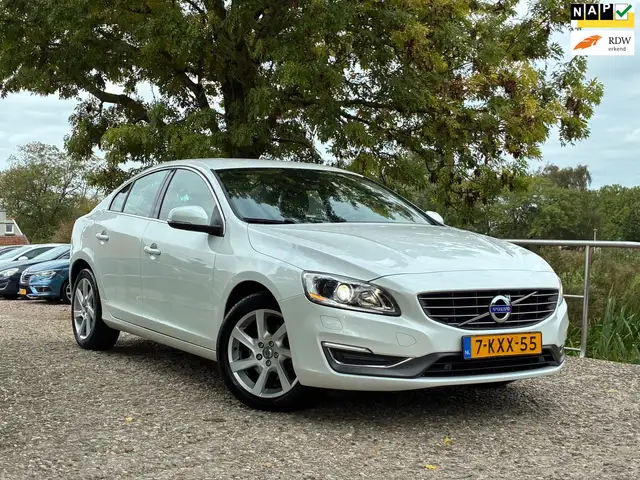 Volvo S60 1.6 T3 Summum | Leder + Cruise + Clima nu € 6.975,