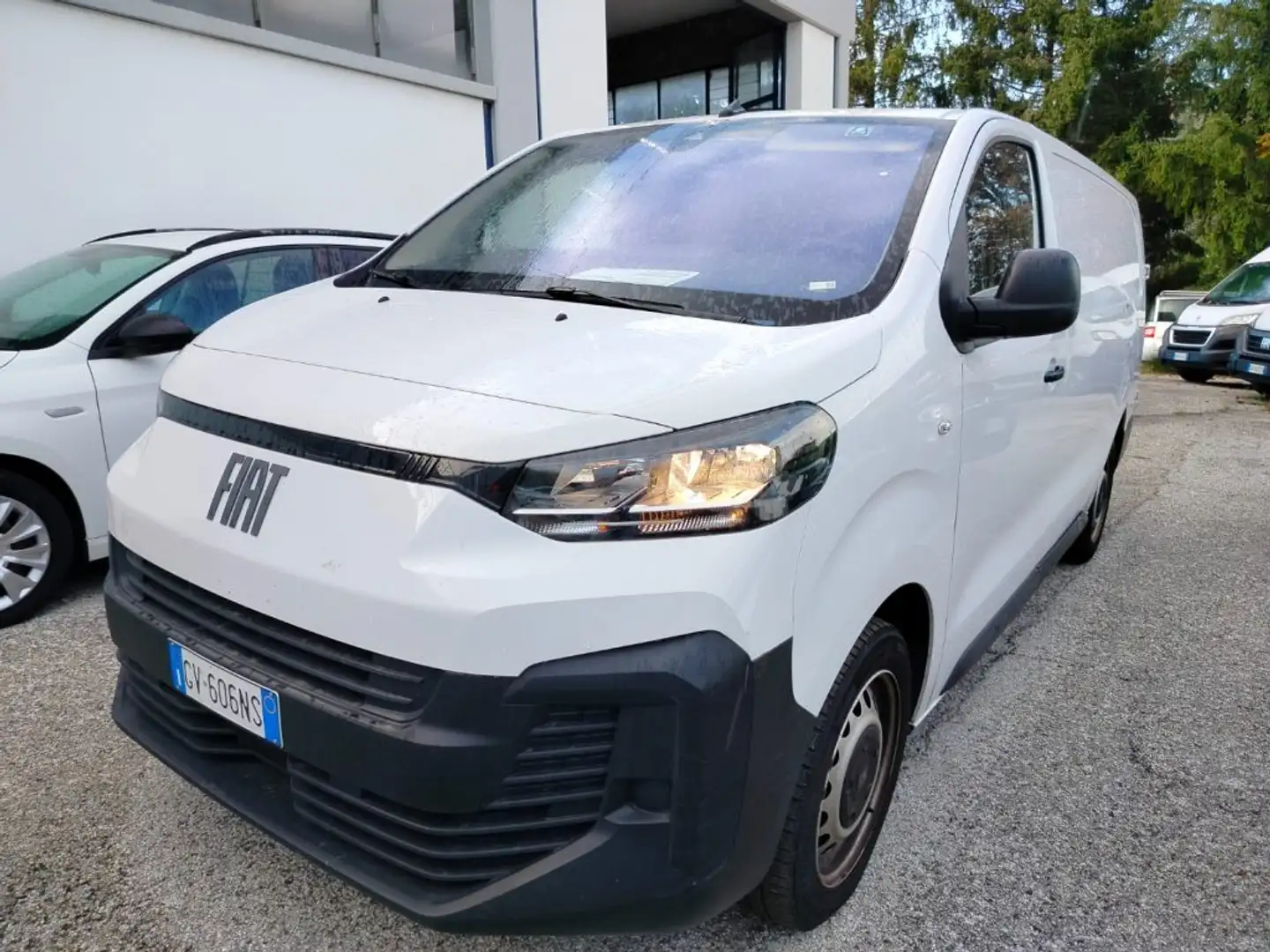 Fiat Scudo 2.0 BlueHDi 145 CV Passo lungo TN Furgone Blanc - 1