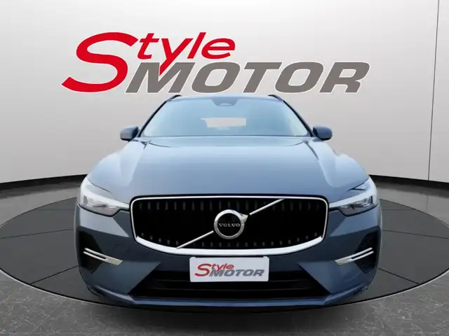 Volvo XC60 B4 (d) automatico Momentum AWD UFFICIALE