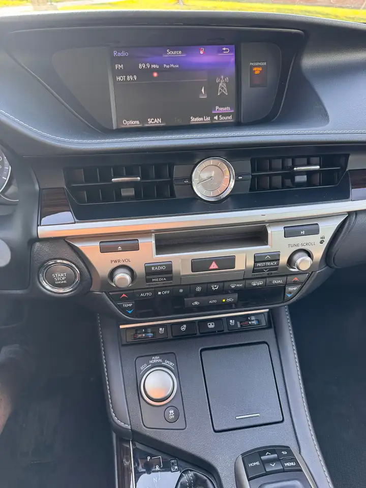 Lexus ES снимка Lexus ES