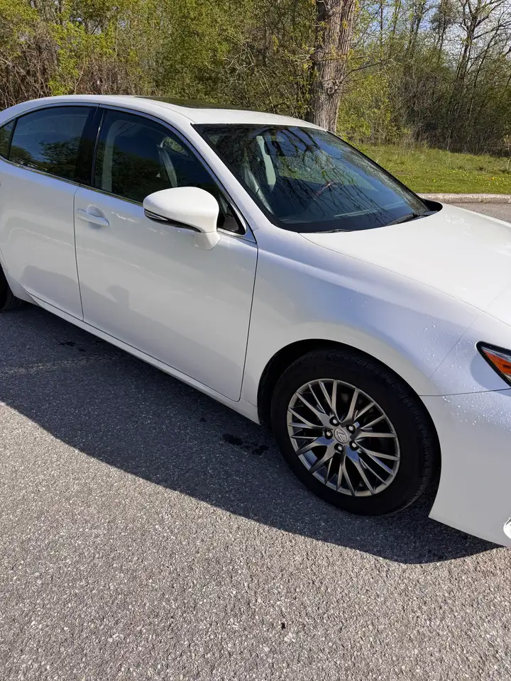 Lexus ES снимка Lexus ES