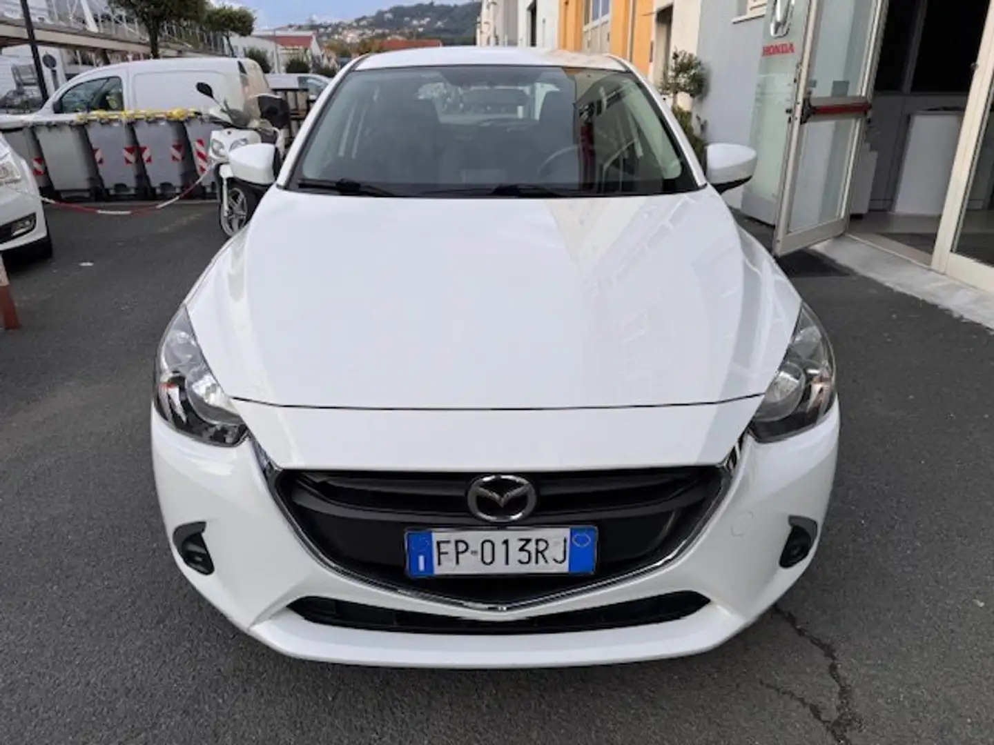 Mazda 2 2 III 2015 1.5 Evolve 75cv my17 Bianco - 2