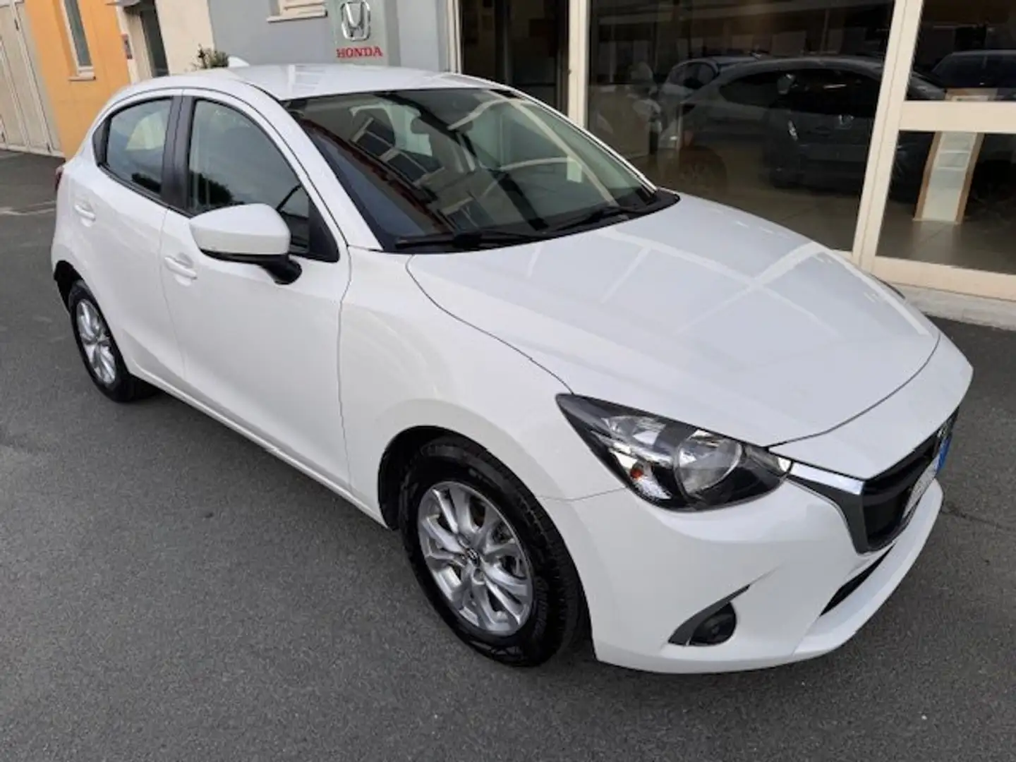 Mazda 2 2 III 2015 1.5 Evolve 75cv my17 Bianco - 1