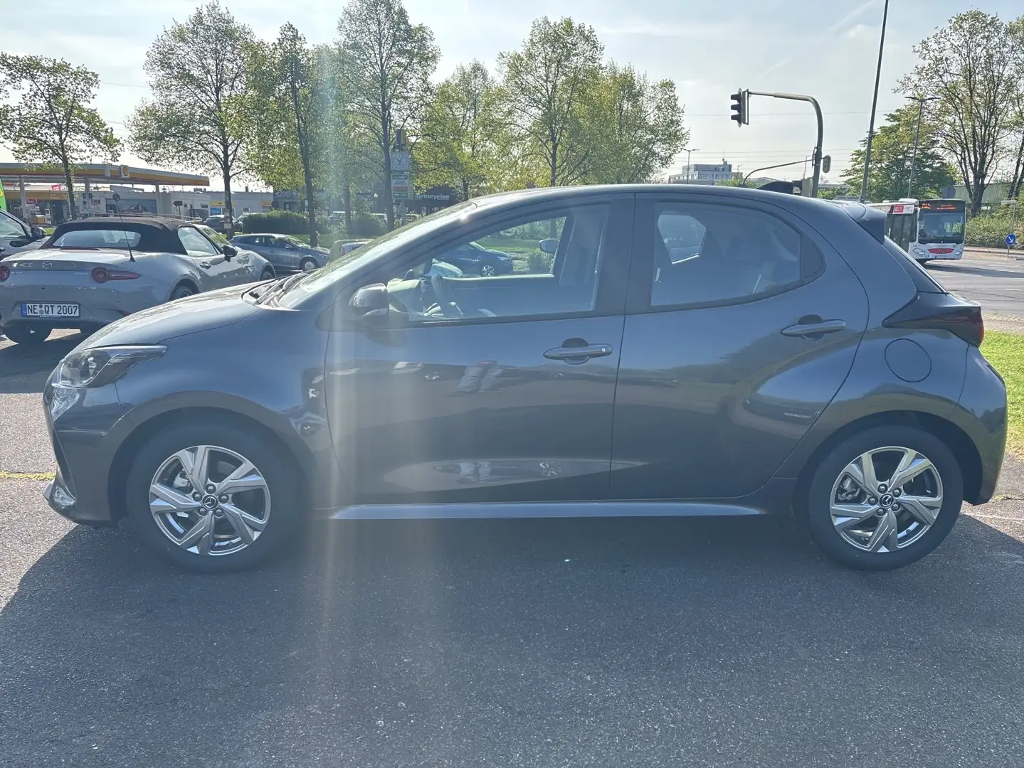 Mazda 2 Hybrid Exclusive-Line 1.5L Hybrid VVT-i Gris - 2