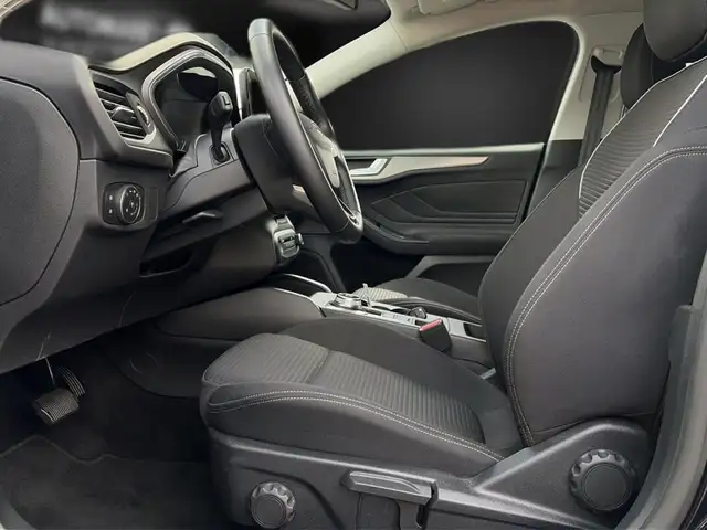 Ford Focus view 14
