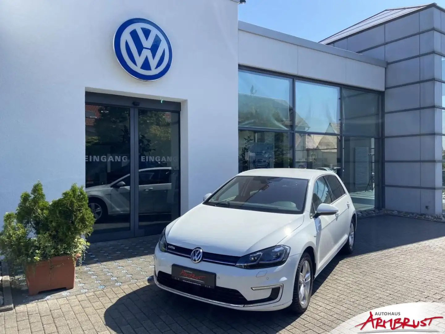 Volkswagen Golf e- 100KW (136 PS) 1-Gang-Automatik Bluetooth Weiß - 2